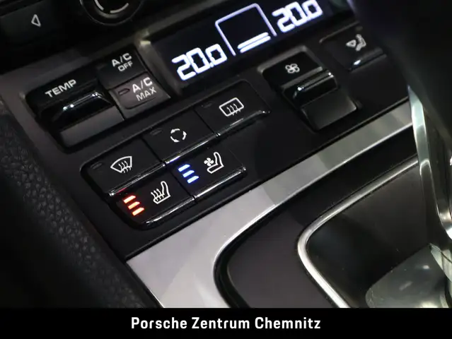 Porsche 911 view 21