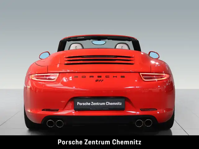Porsche 911 view 6