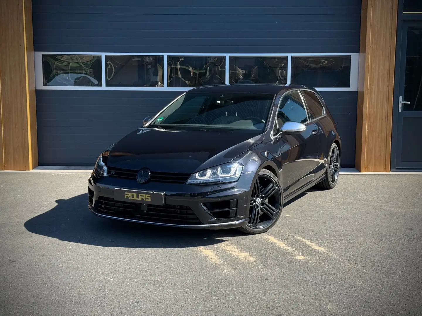 Volkswagen Golf 2.0 TSI R 4Motion|ACC|S.Verwarming|P.Sens|Alcantar Zwart - 1