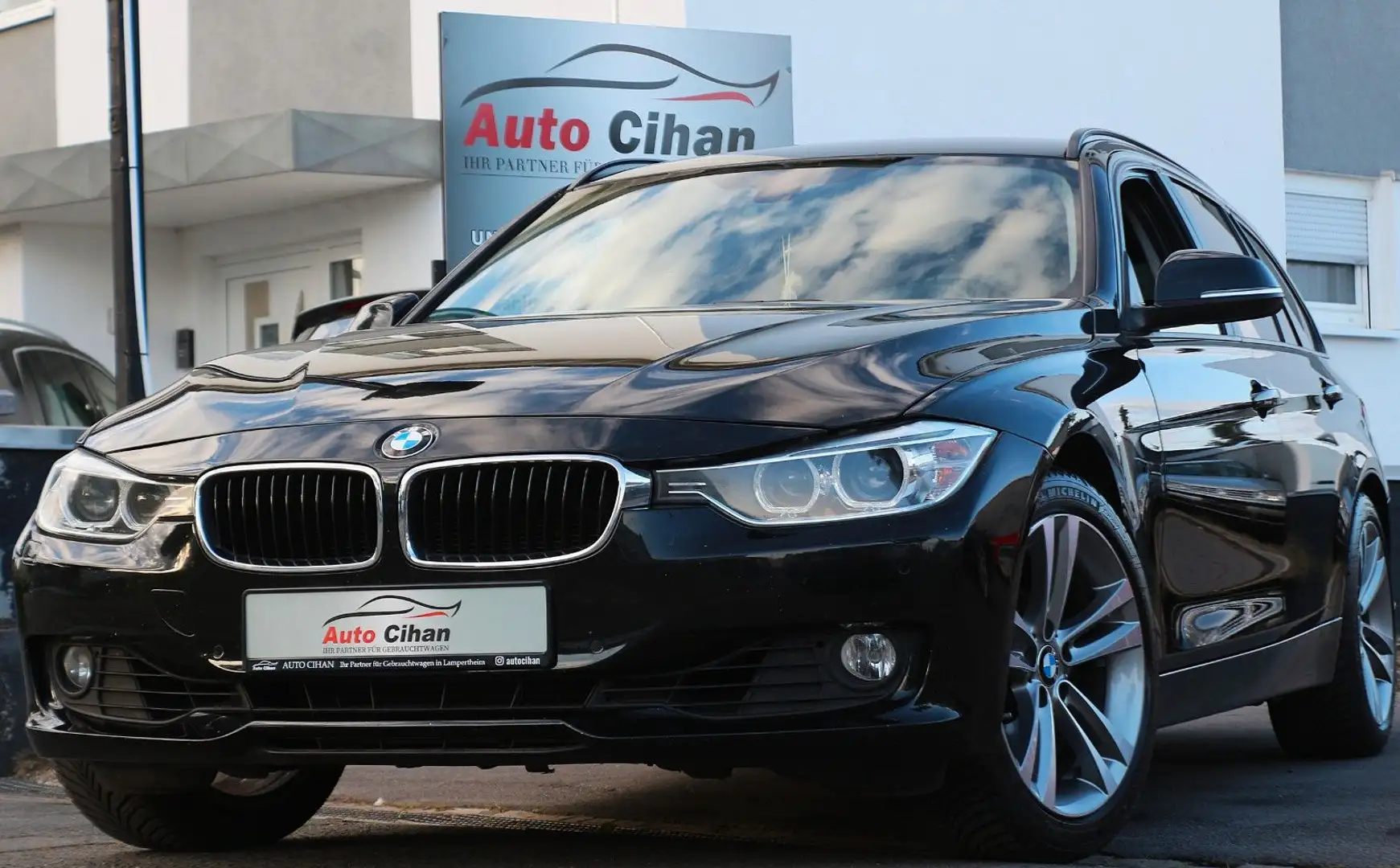 BMW 320 Baureihe 3 Touring 320i XENON! PDC! NAVI! TÜVNEU Nero - 1