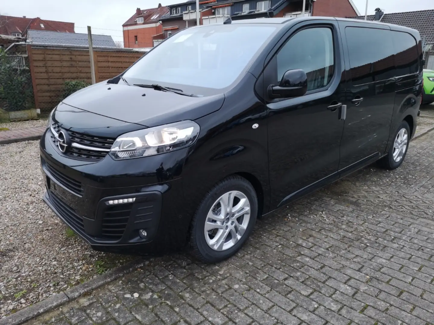 Opel Vivaro DoKa M + AT + 5-Sitzer + Navi + Klimaauto Schwarz - 2