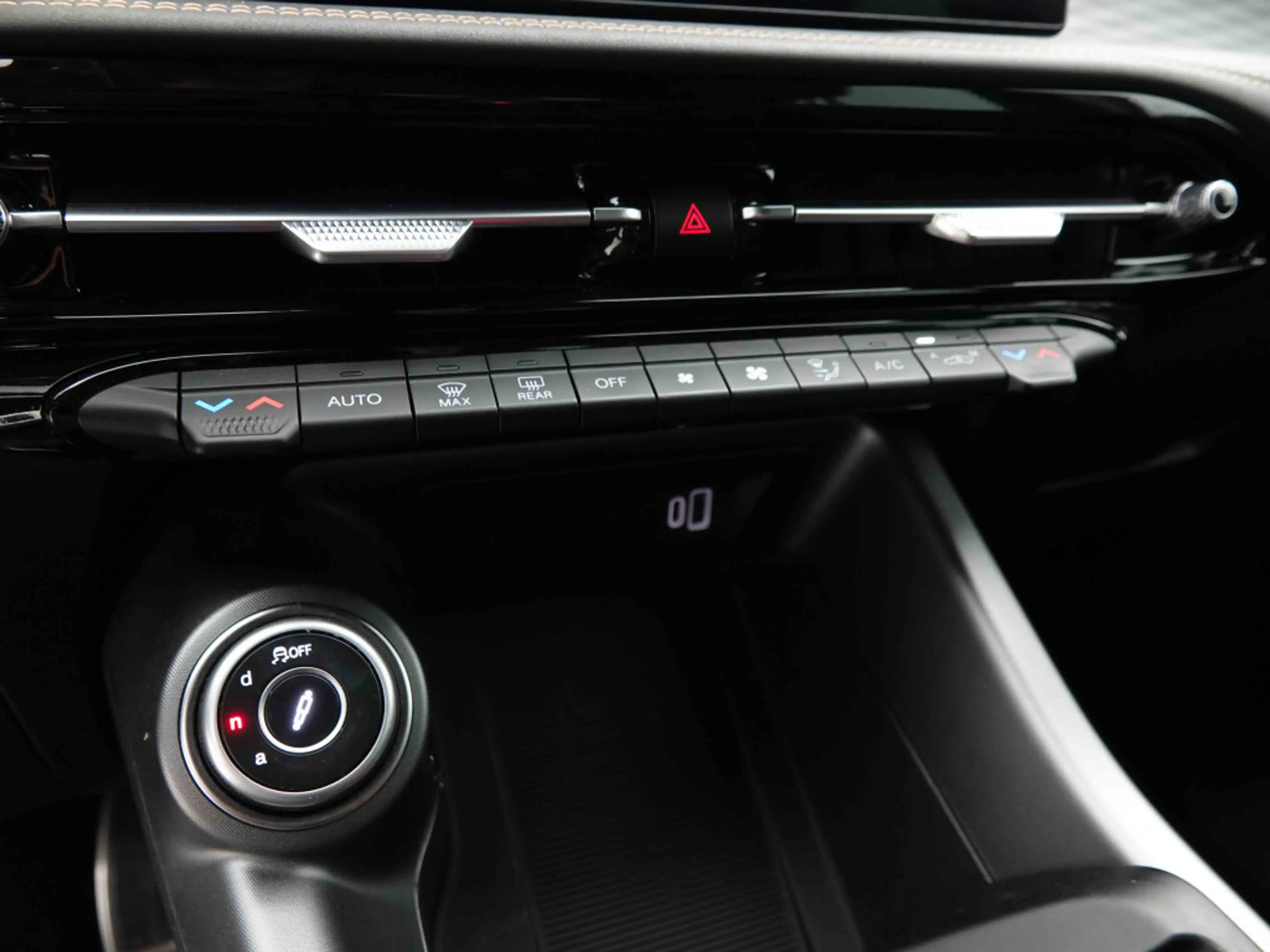 Alfa Romeo Tonale 1.5 Hybrid AUT 175 Veloce Pack | Leather | Alu19 | Camera | GPS by App — photo 13