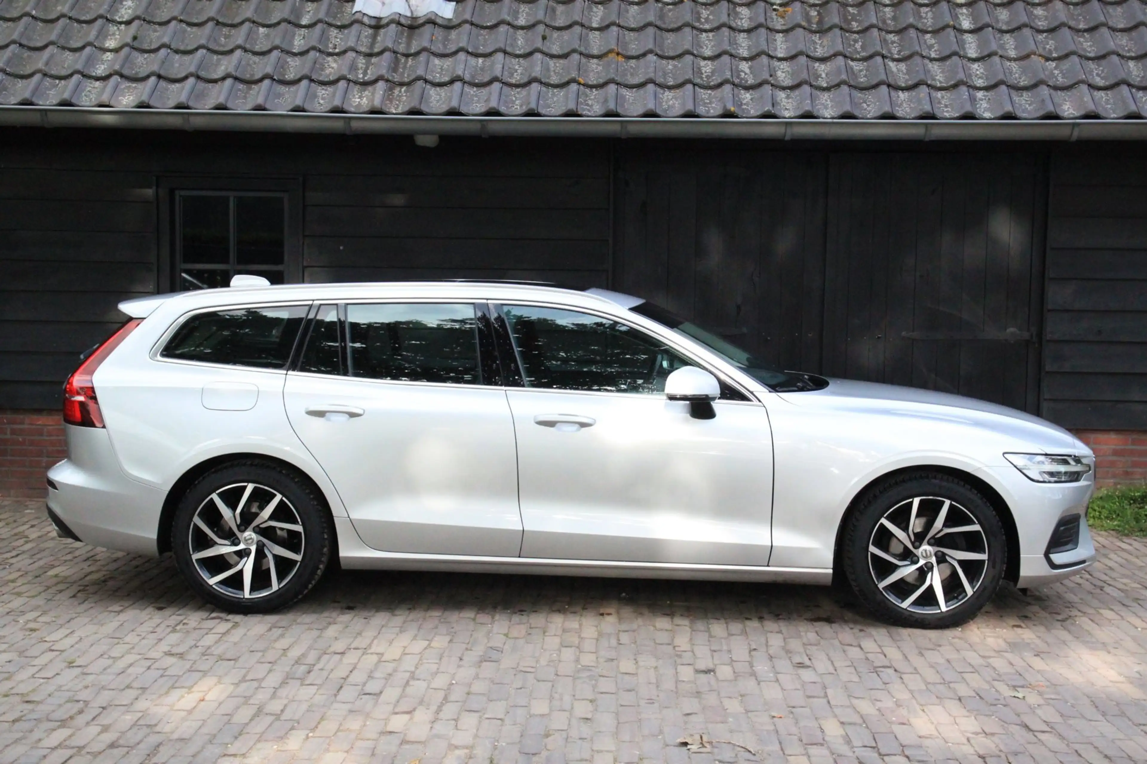 Volvo V60 2.0 T4 Momentum Pro Panorama-Elek,Dak/Camera/Parke — photo 2