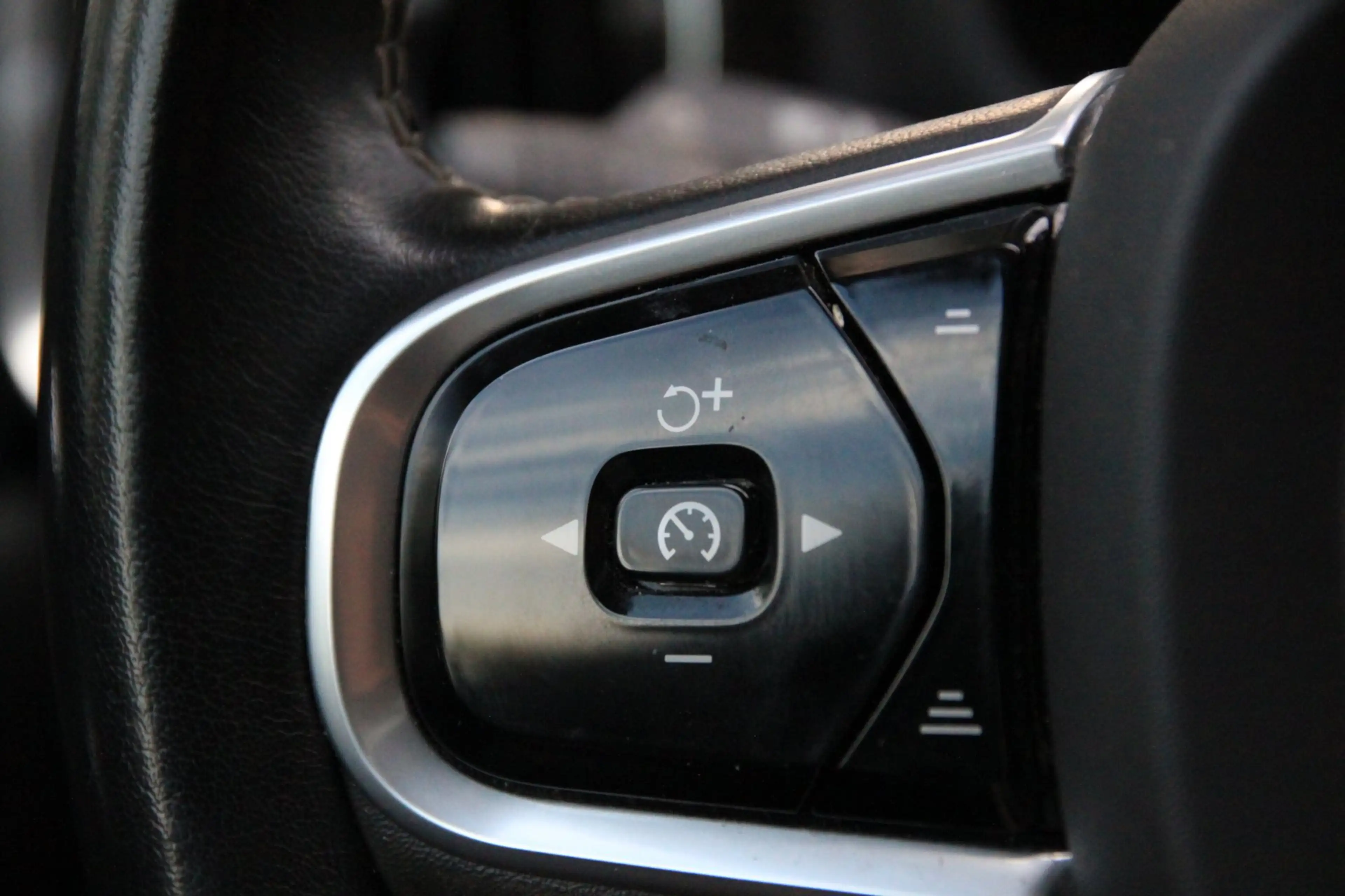 Volvo V60 2.0 T4 Momentum Pro Panorama-Elek,Dak/Camera/Parke — photo 19