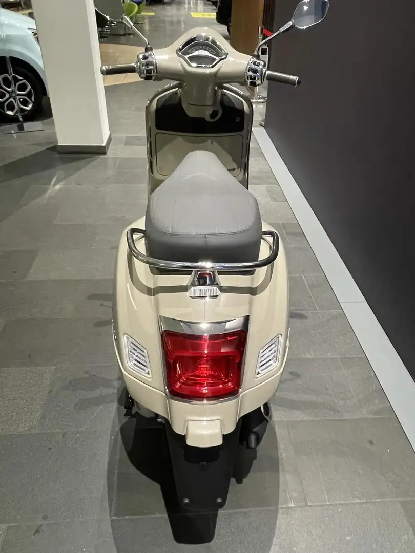 Vespa GTS 300 E5 BEIGE Q01 Beige - 1