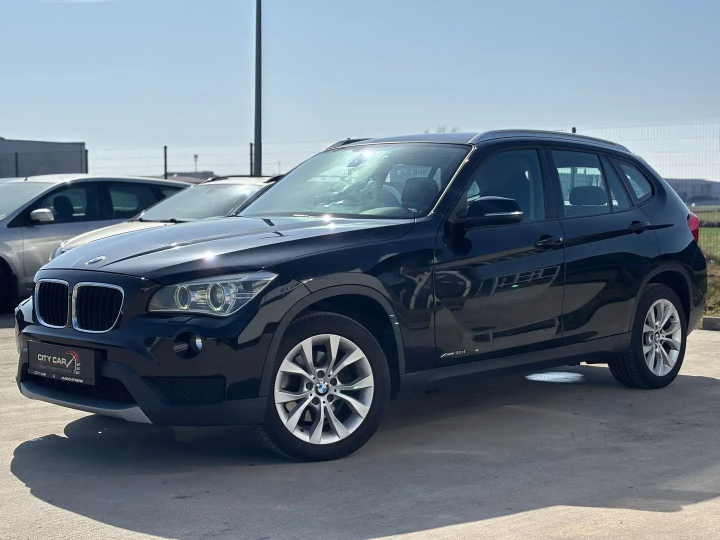 BMW X1 xDrive18d Österreich-Paket Aut. Schwarz - 1