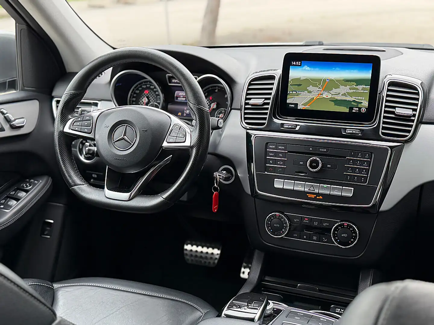 Mercedes-Benz GLE 250 d // 4MATIC // AMG-Line // Luftfahrwerk Grau - 2