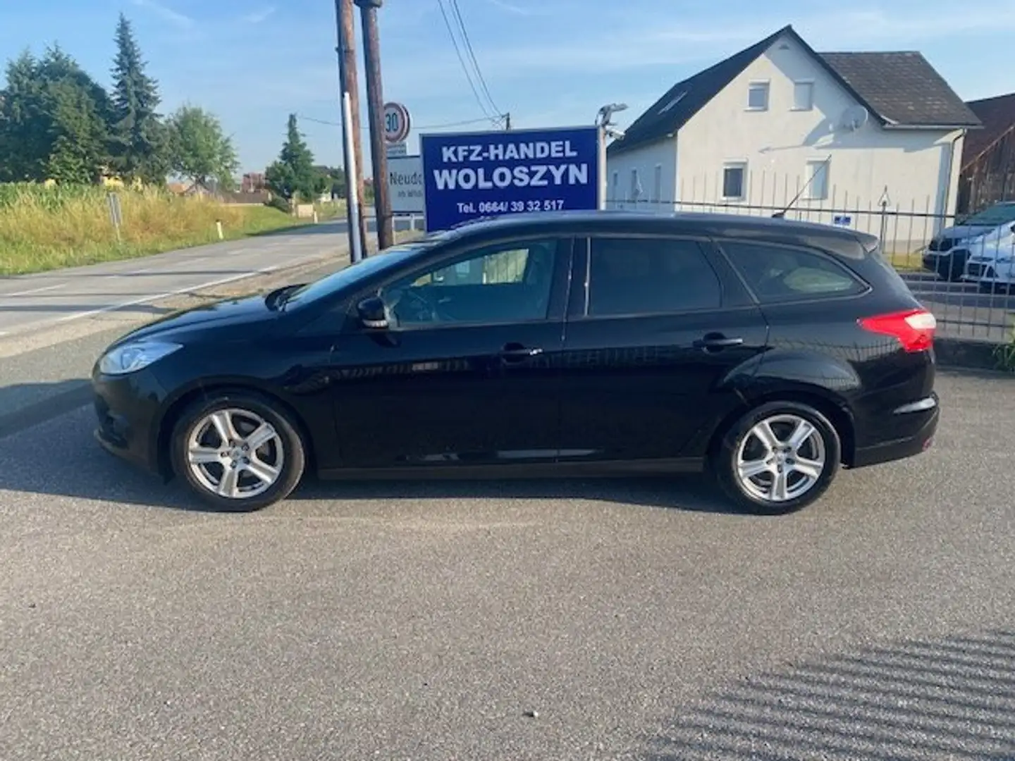 Ford Focus Traveller Trend  1,6 TDCi DPF Zwart - 2