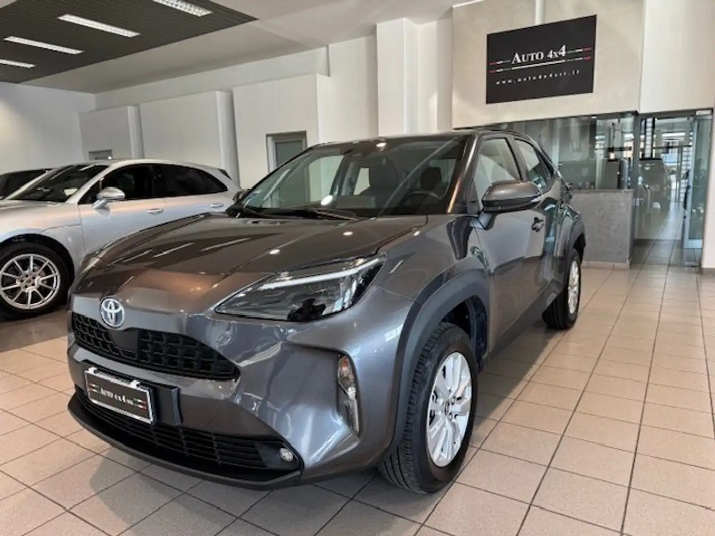 Toyota Yaris Cross Cross 1.5h Active fwd 116cv e-cvt Grigio - 1