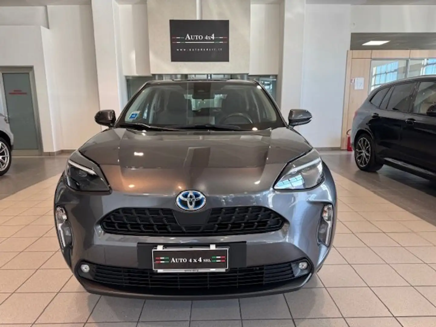 Toyota Yaris Cross Cross 1.5h Active fwd 116cv e-cvt Grigio - 2