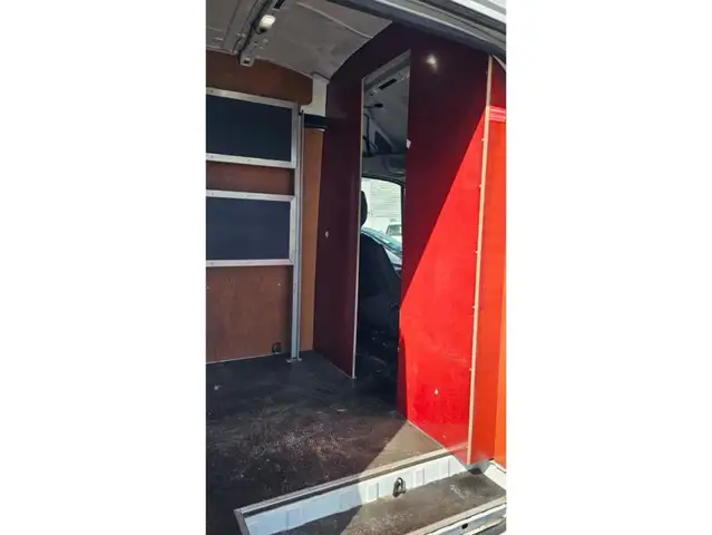 Ford Transit view 9