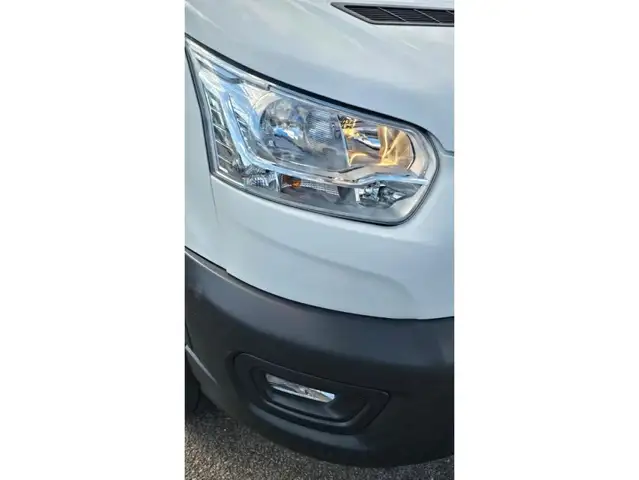 Ford Transit view 3