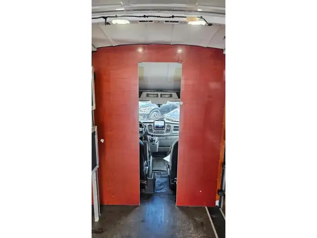 Ford Transit view 11
