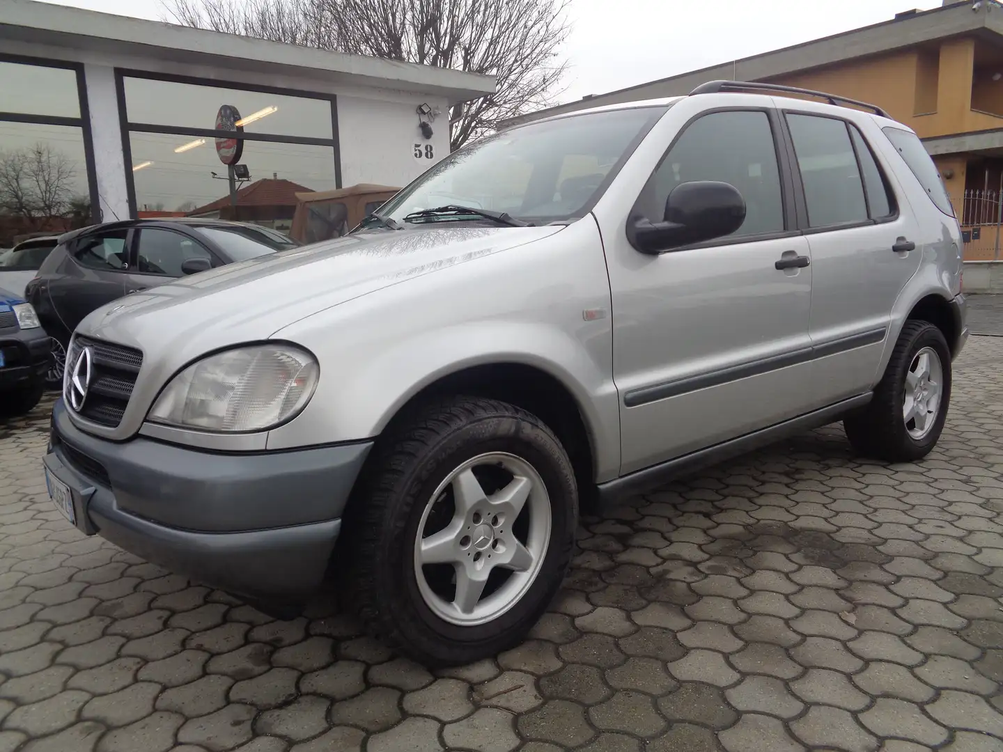Mercedes-Benz ML 320 7 POSTI Argento - 1