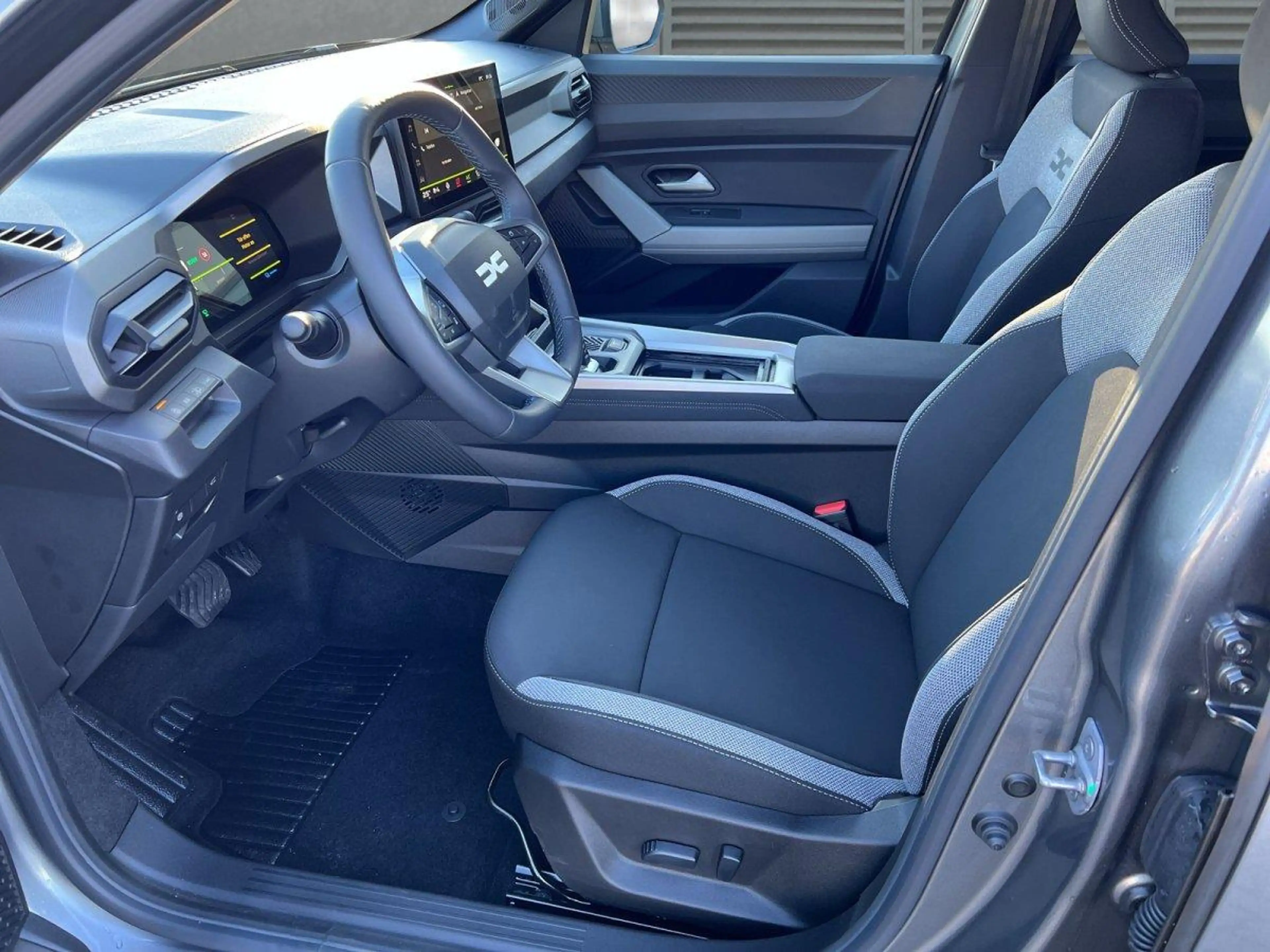 Dacia Bigster Journey LKHZ+SHZ+PDC+RFK Hybrid 155 116 kW (158... — photo 4