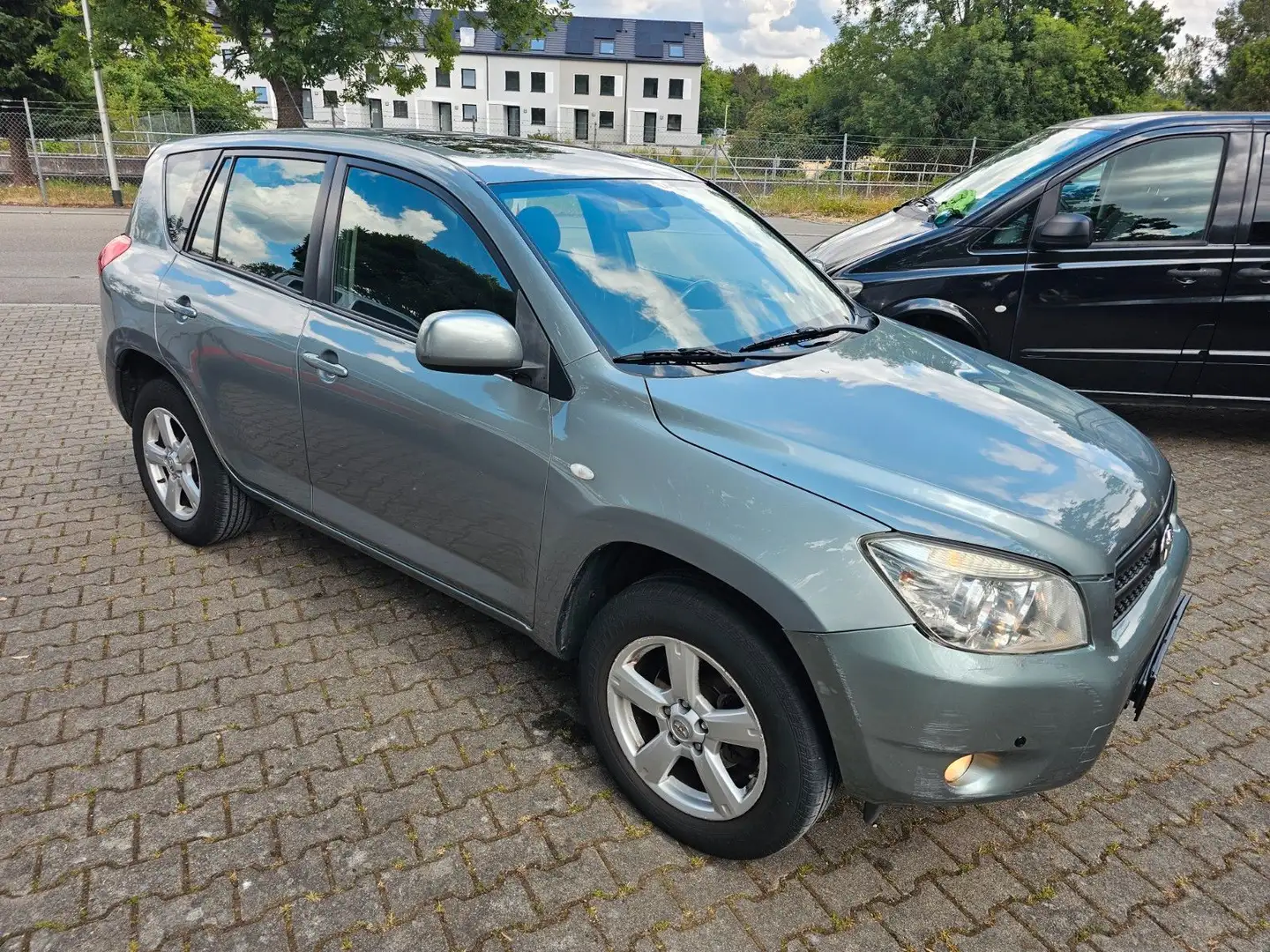 Toyota RAV 4 2.0-l-VVT-i 4x4  Aut Klima GSD Alu 177 TKm Grau - 2