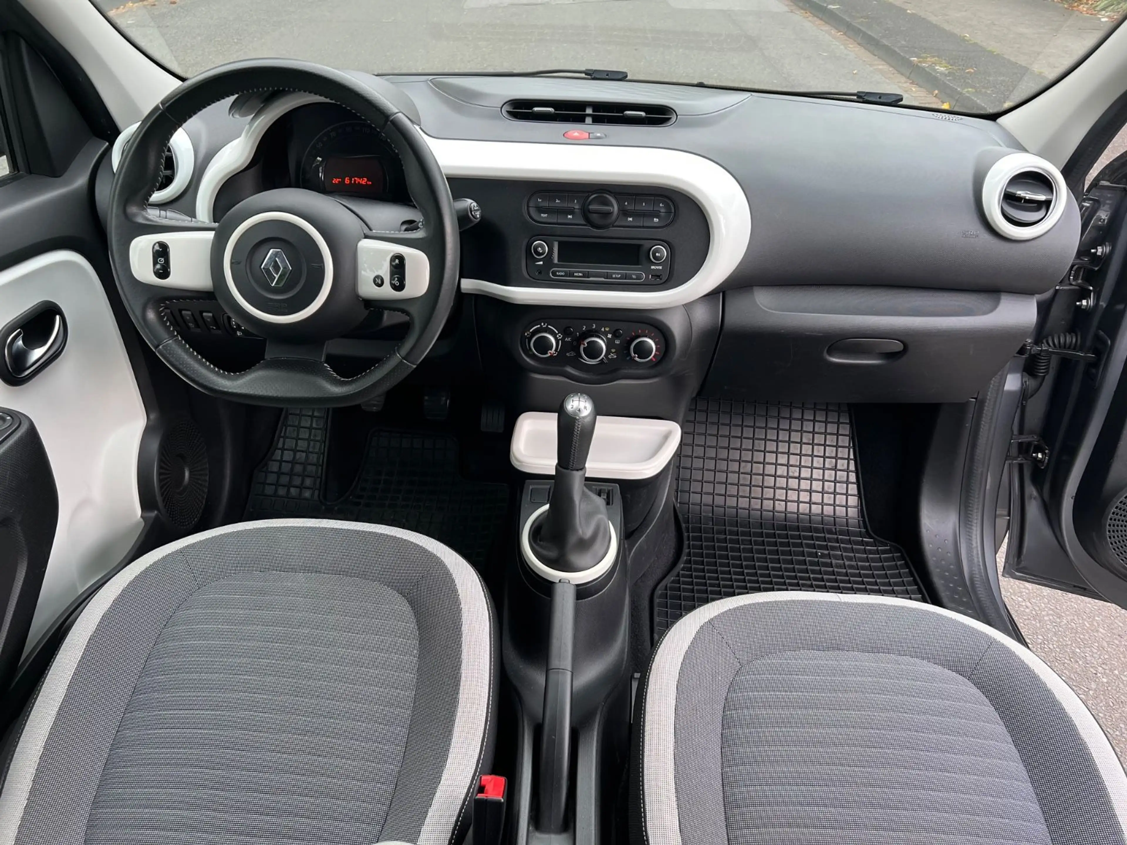 Renault Twingo Limited — photo 10