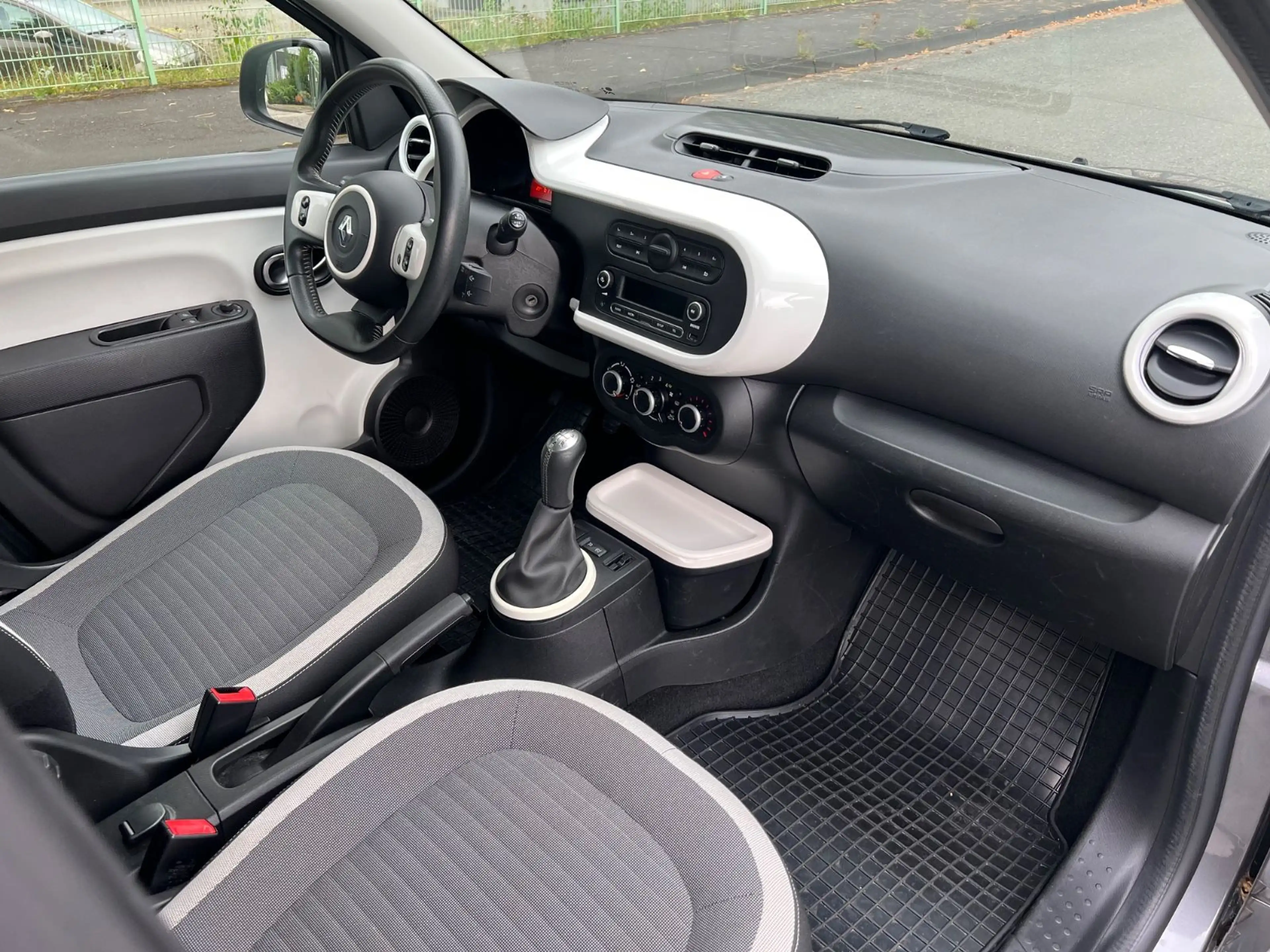 Renault Twingo Limited — photo 11