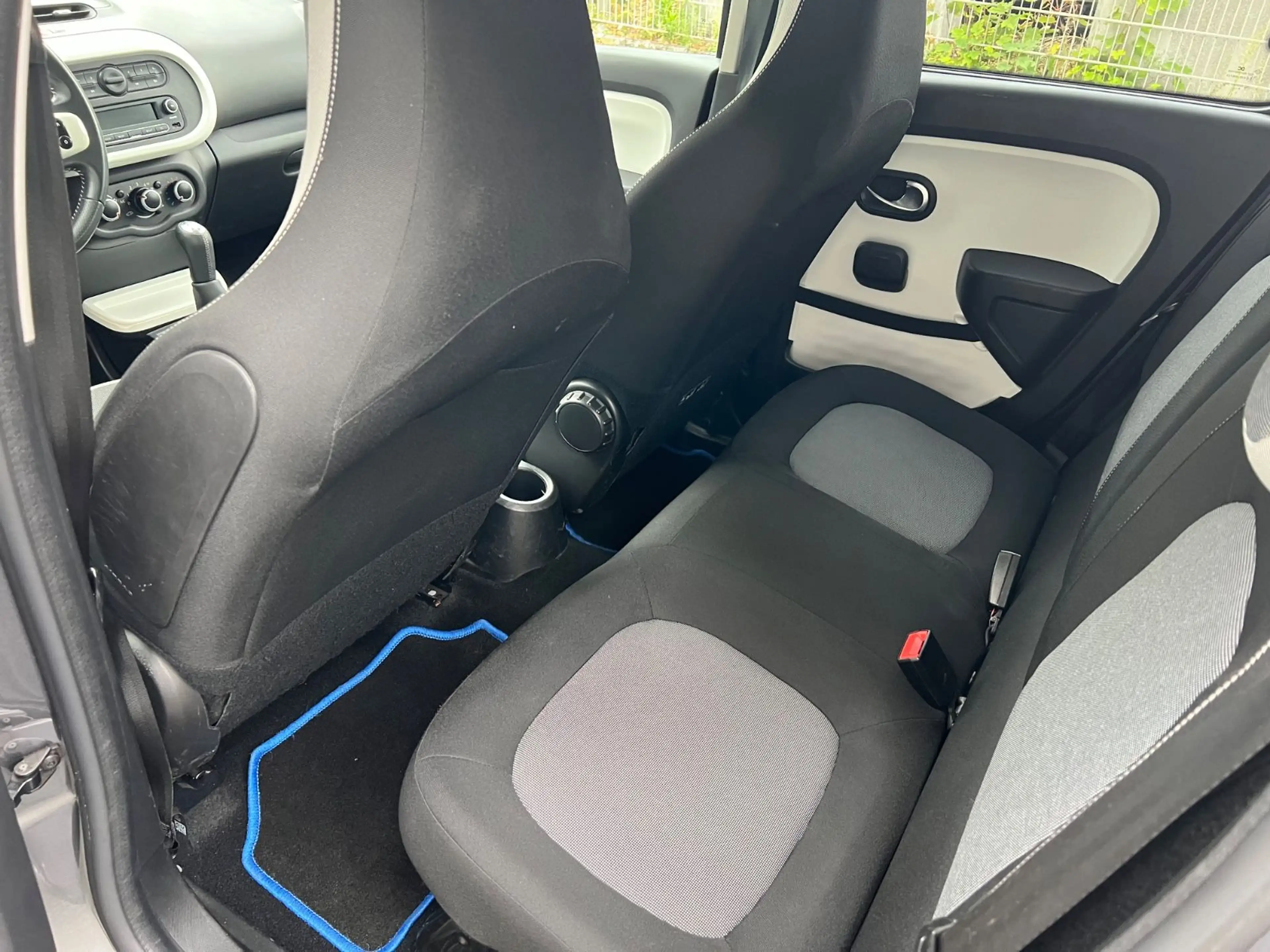 Renault Twingo Limited — photo 13