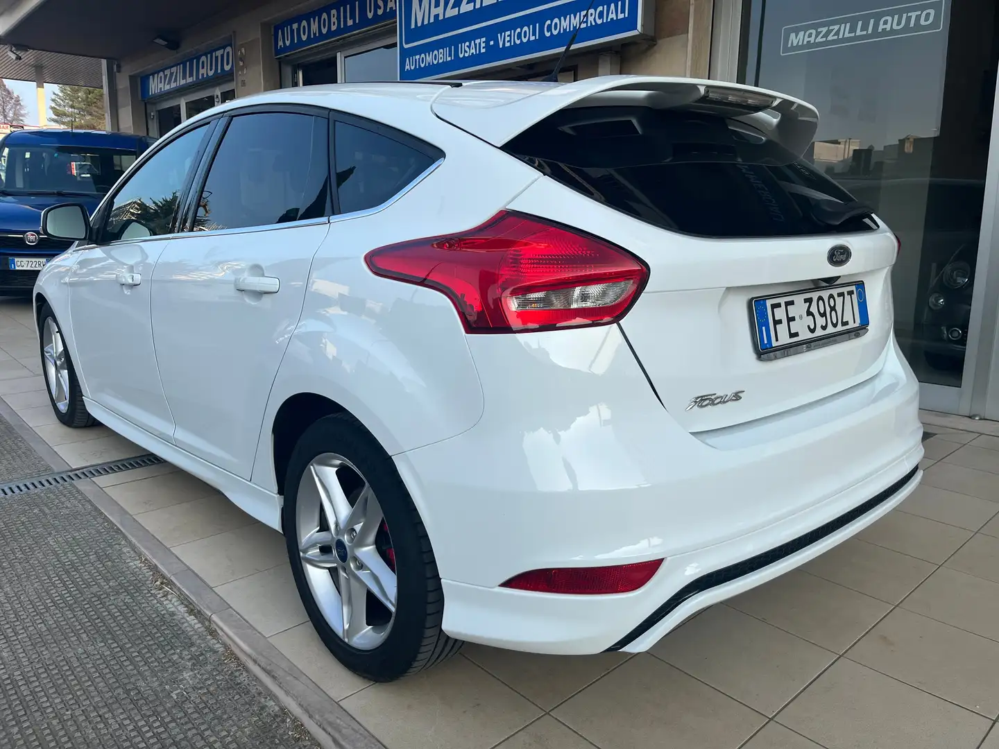 Ford Focus 5p 1.5 tdci ST-Line 120cv Weiß - 2