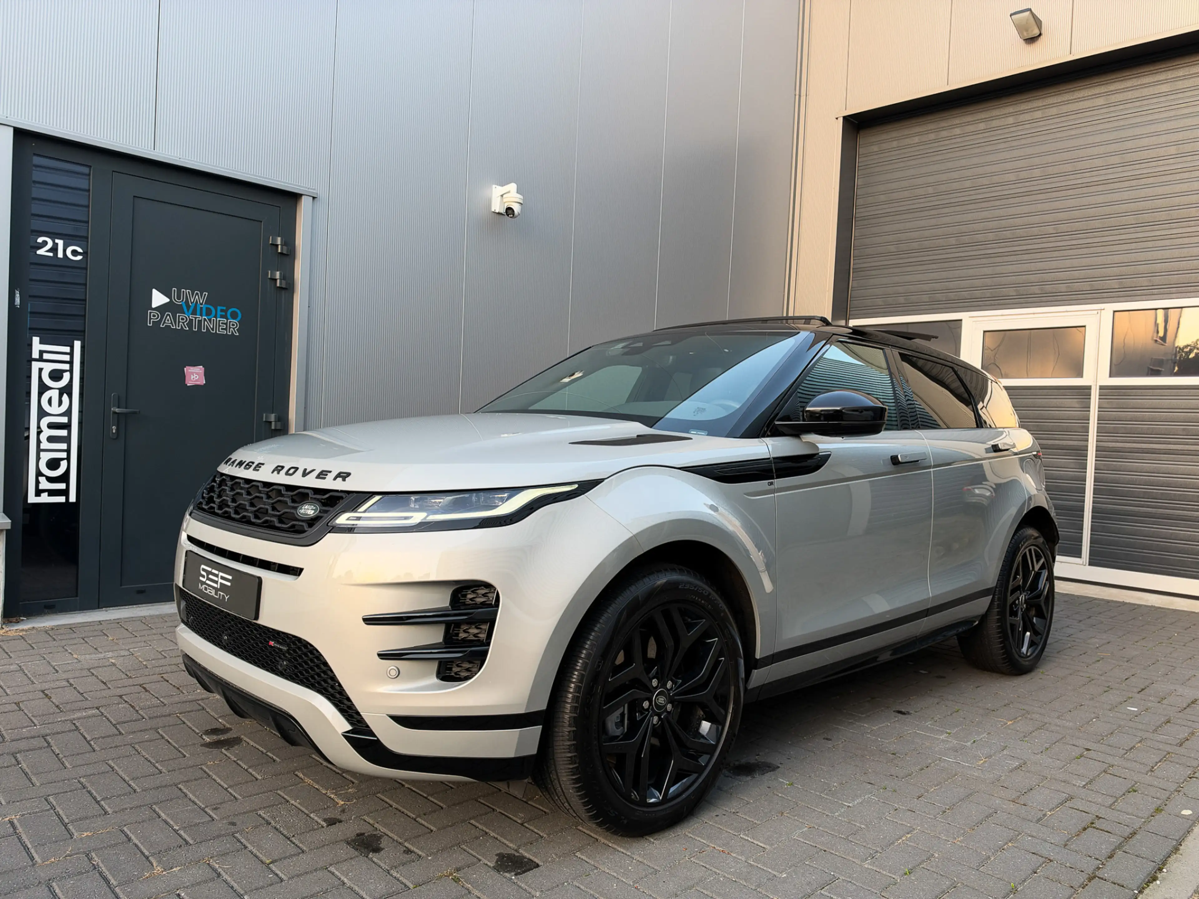 Land Rover Range Rover Evoque 1.5 P300e AWD R-Dynamic S 309PK | Pano | Matrix |