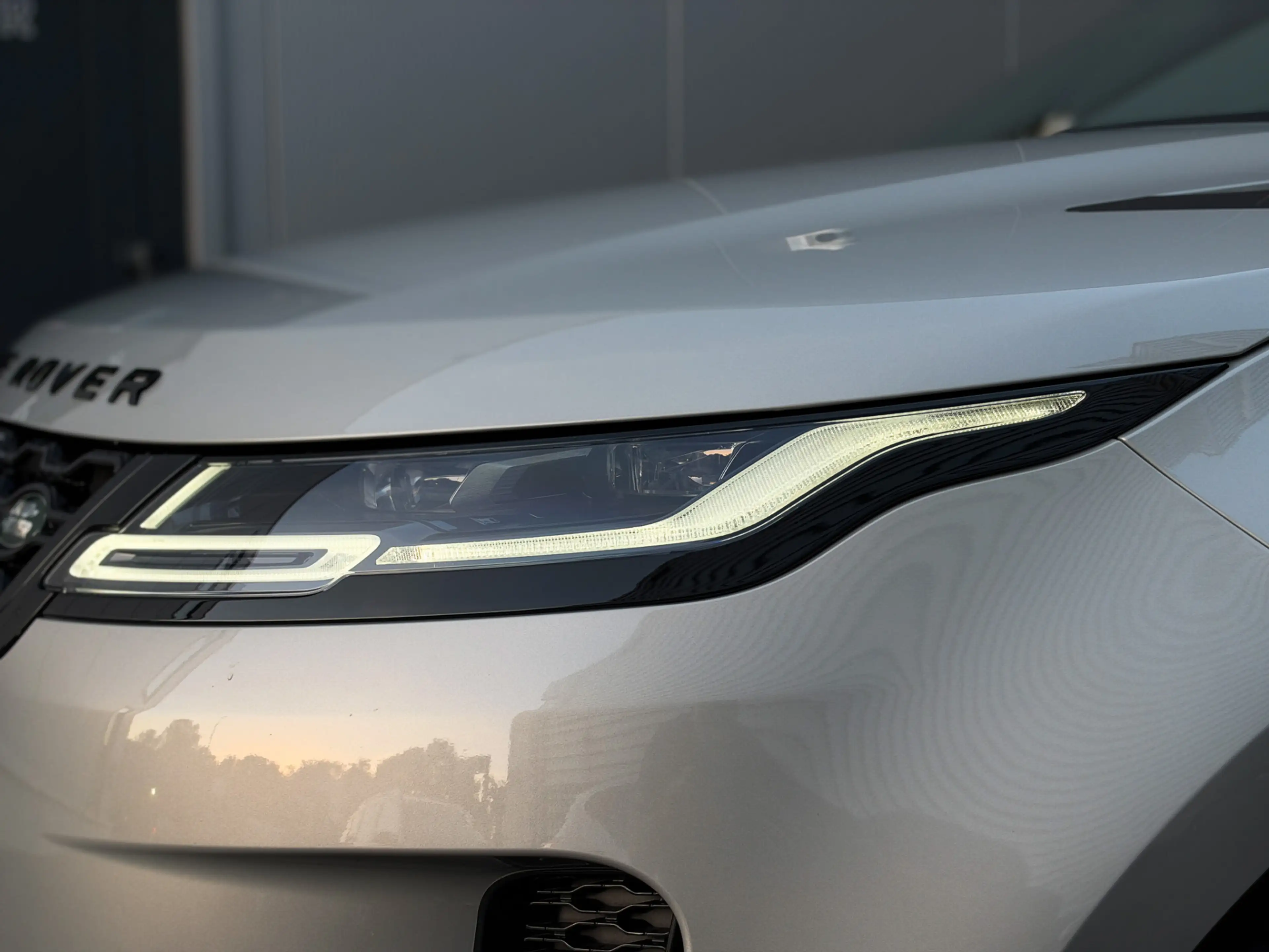 Land Rover Range Rover Evoque 1.5 P300e AWD R-Dynamic S 309PK | Pano | Matrix | — photo 10