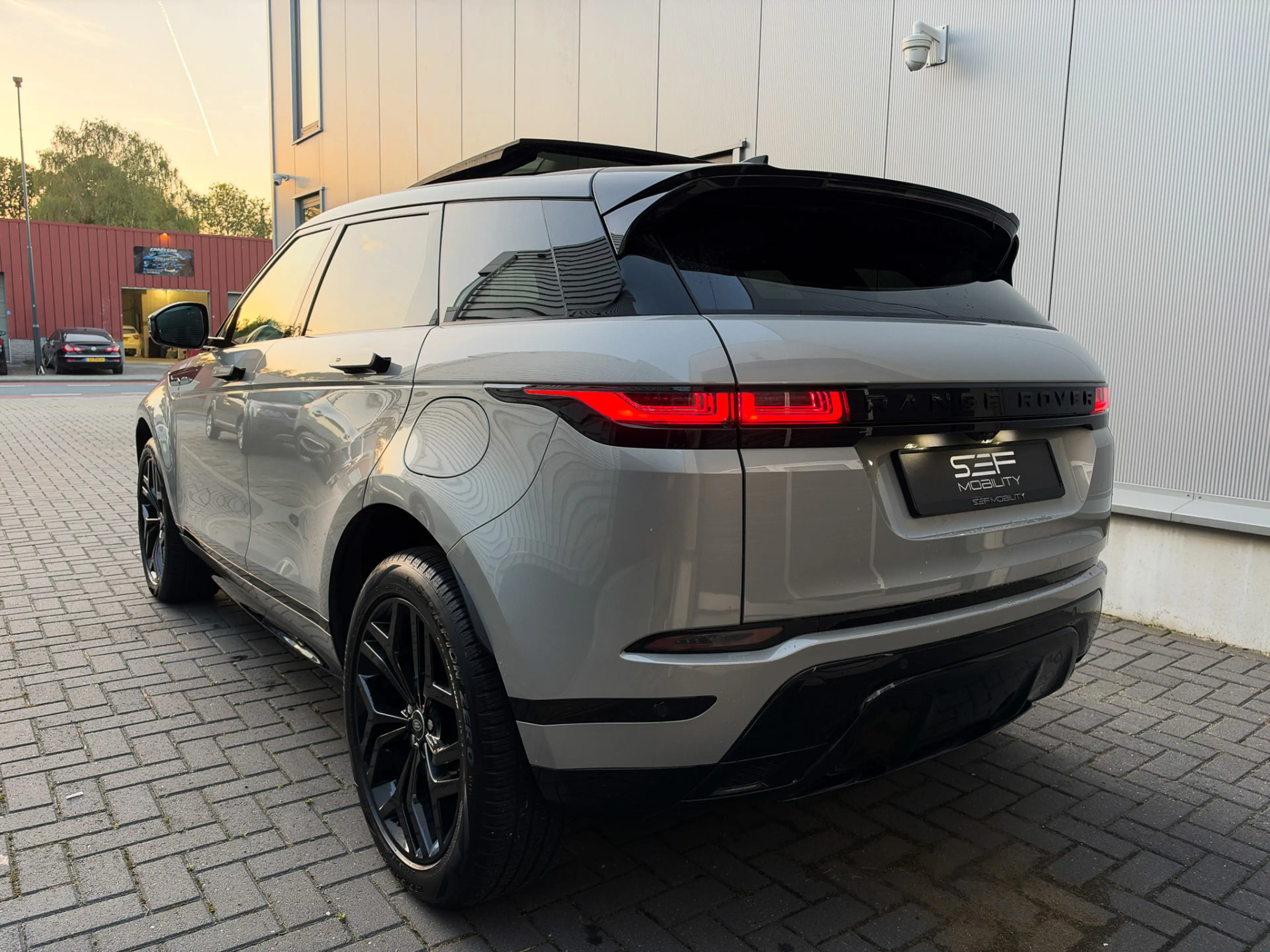 Land Rover Range Rover Evoque 1.5 P300e AWD R-Dynamic S 309PK | Pano | Matrix | — photo 3
