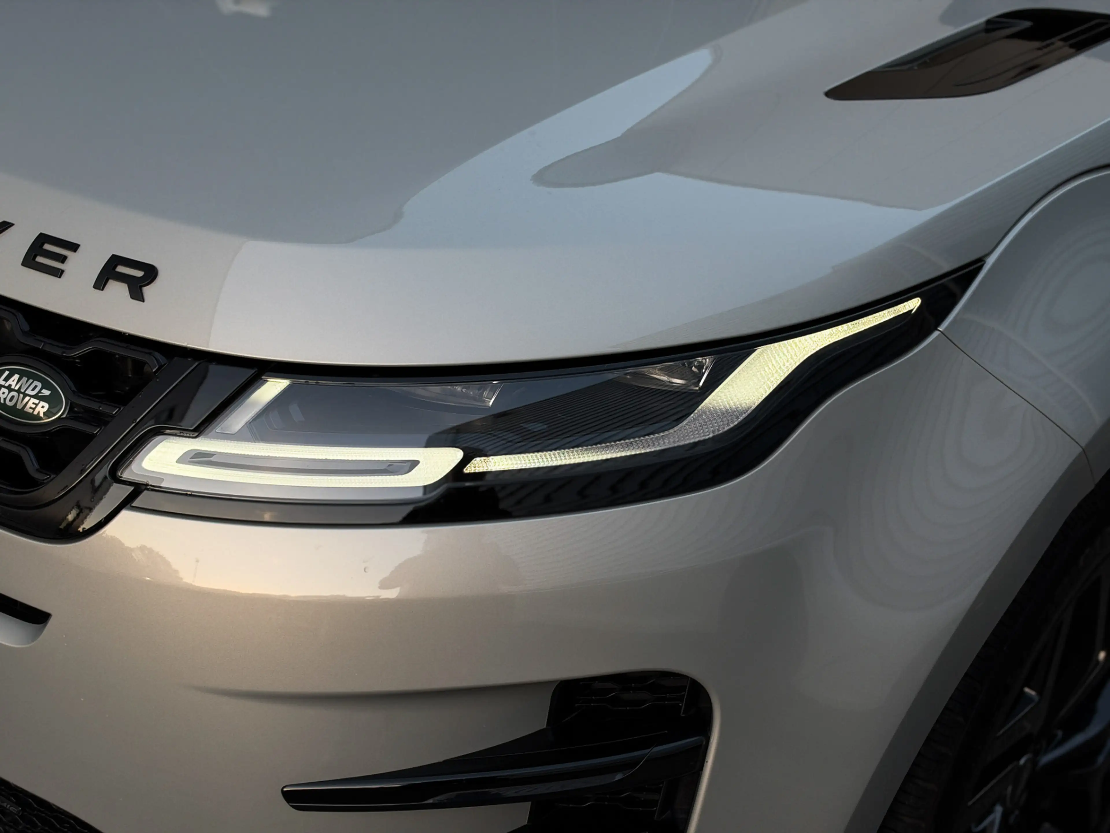 Land Rover Range Rover Evoque 1.5 P300e AWD R-Dynamic S 309PK | Pano | Matrix | — photo 9