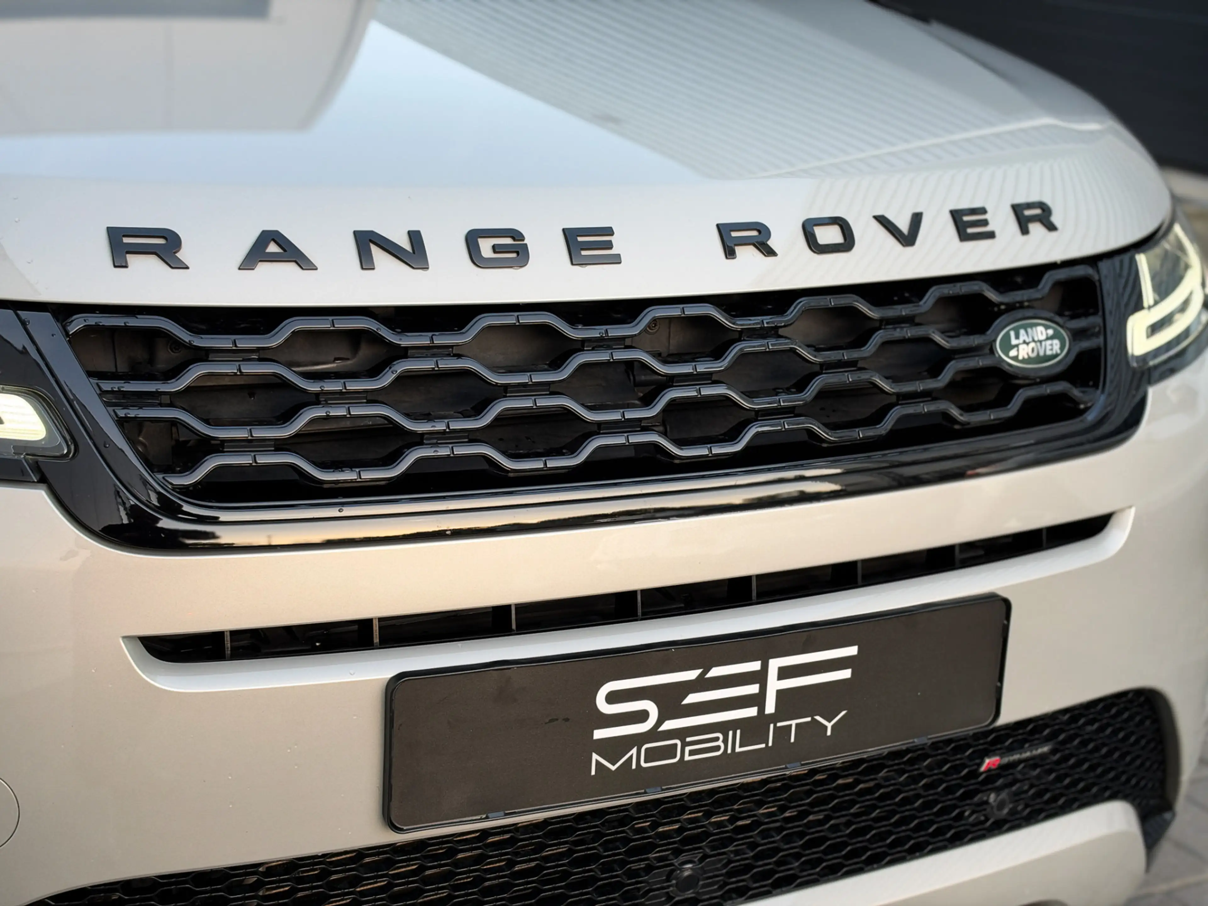 Land Rover Range Rover Evoque 1.5 P300e AWD R-Dynamic S 309PK | Pano | Matrix | — photo 8
