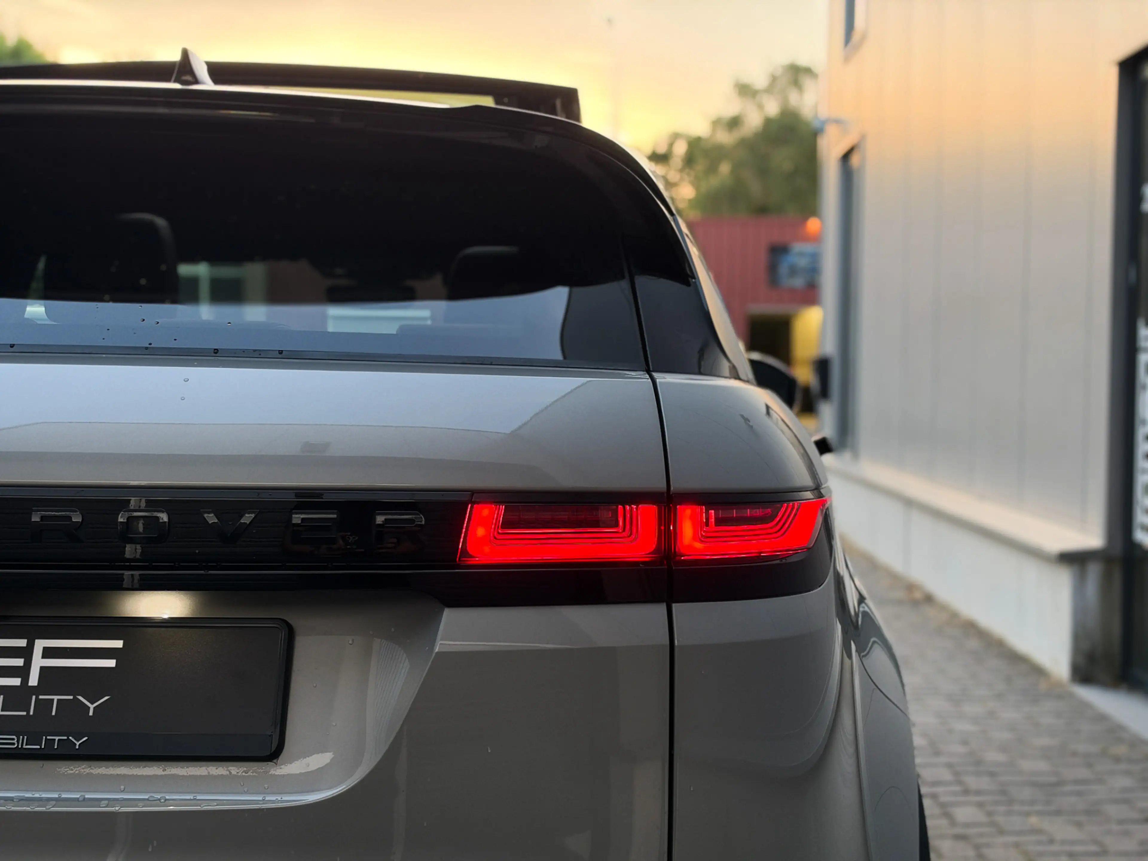 Land Rover Range Rover Evoque 1.5 P300e AWD R-Dynamic S 309PK | Pano | Matrix | — photo 12