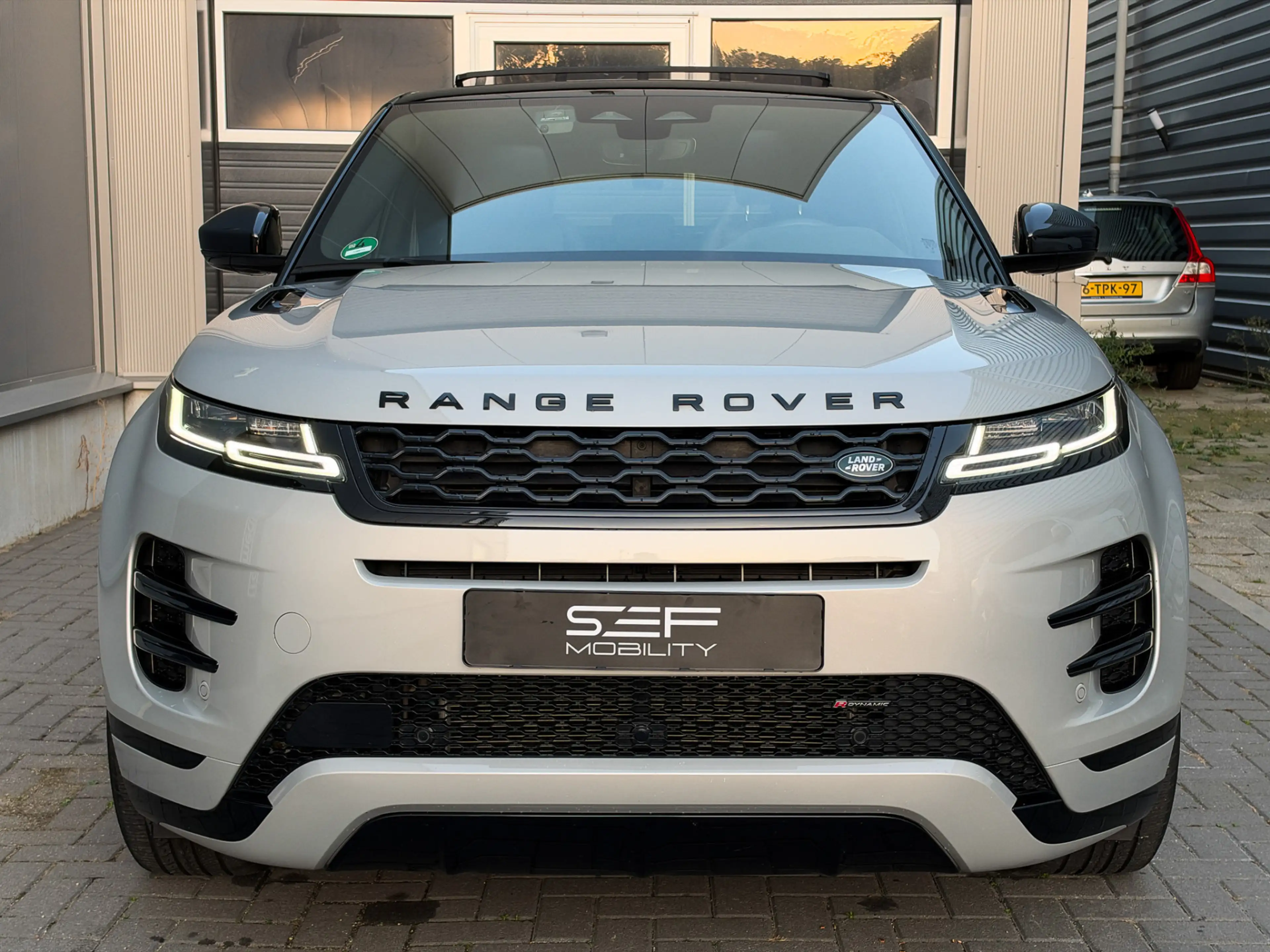 Land Rover Range Rover Evoque 1.5 P300e AWD R-Dynamic S 309PK | Pano | Matrix | — photo 5