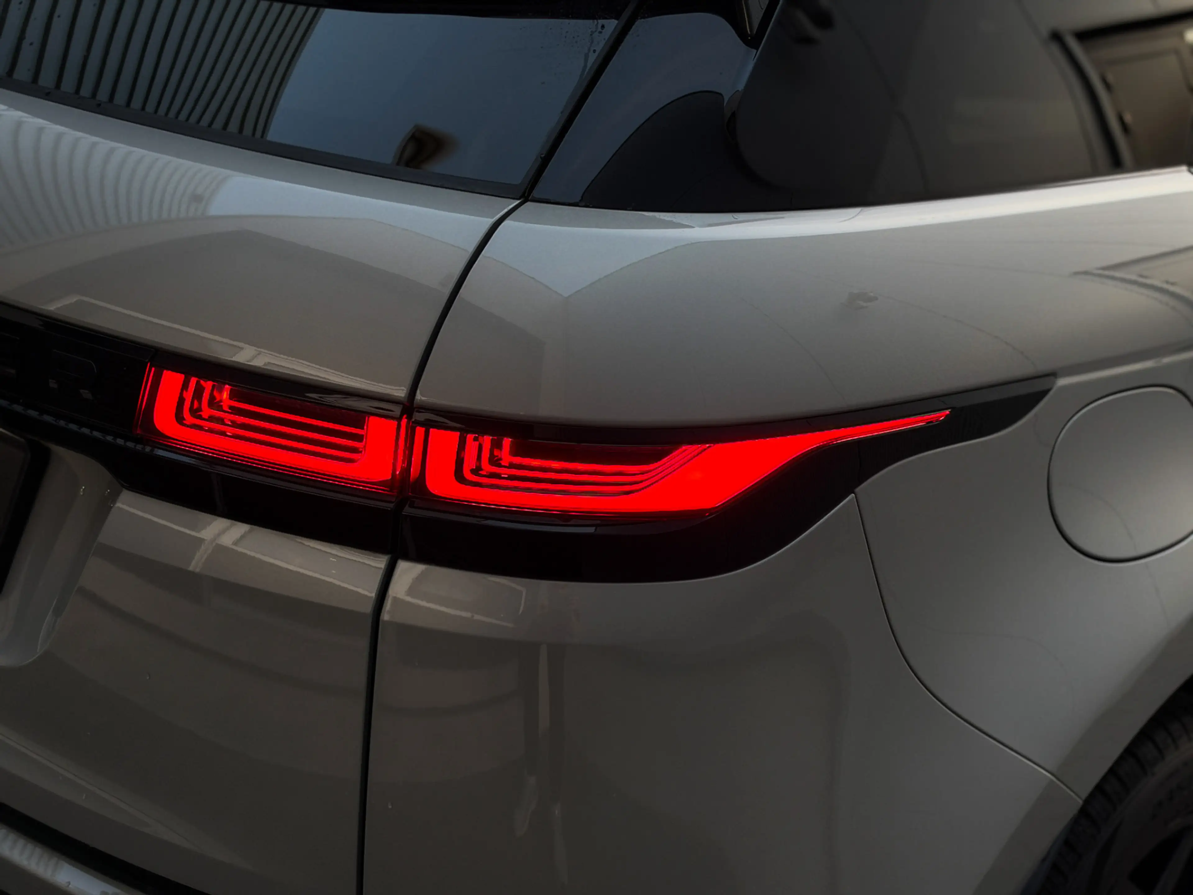 Land Rover Range Rover Evoque 1.5 P300e AWD R-Dynamic S 309PK | Pano | Matrix | — photo 13