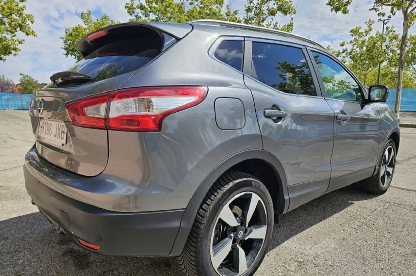 Nissan Qashqai Nissan Qashqai 1.6 dCi Tekna 4x2 XTronic 2017 Diésel automático, SUV elegante, cómodo y muy bien equipado ¡Único!Top*Pano Marrón - 2