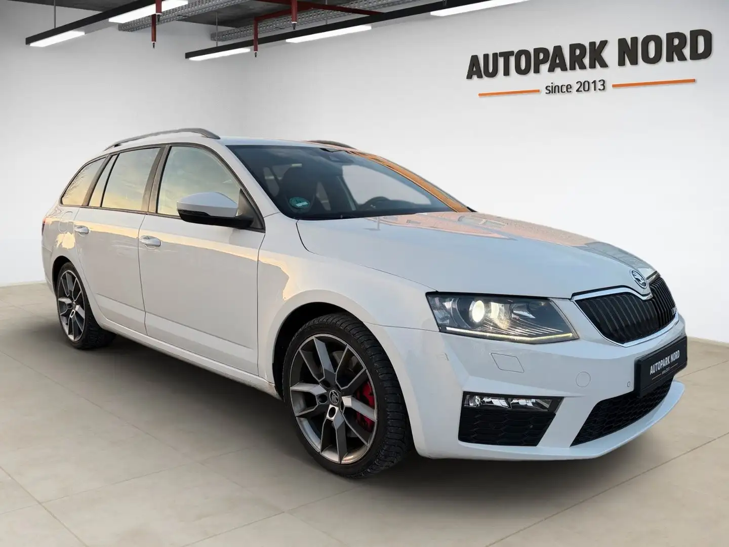 Skoda Octavia Combi 2.0 TSI DSG VRS/BI-XENON/LEDER/LED Weiß - 2