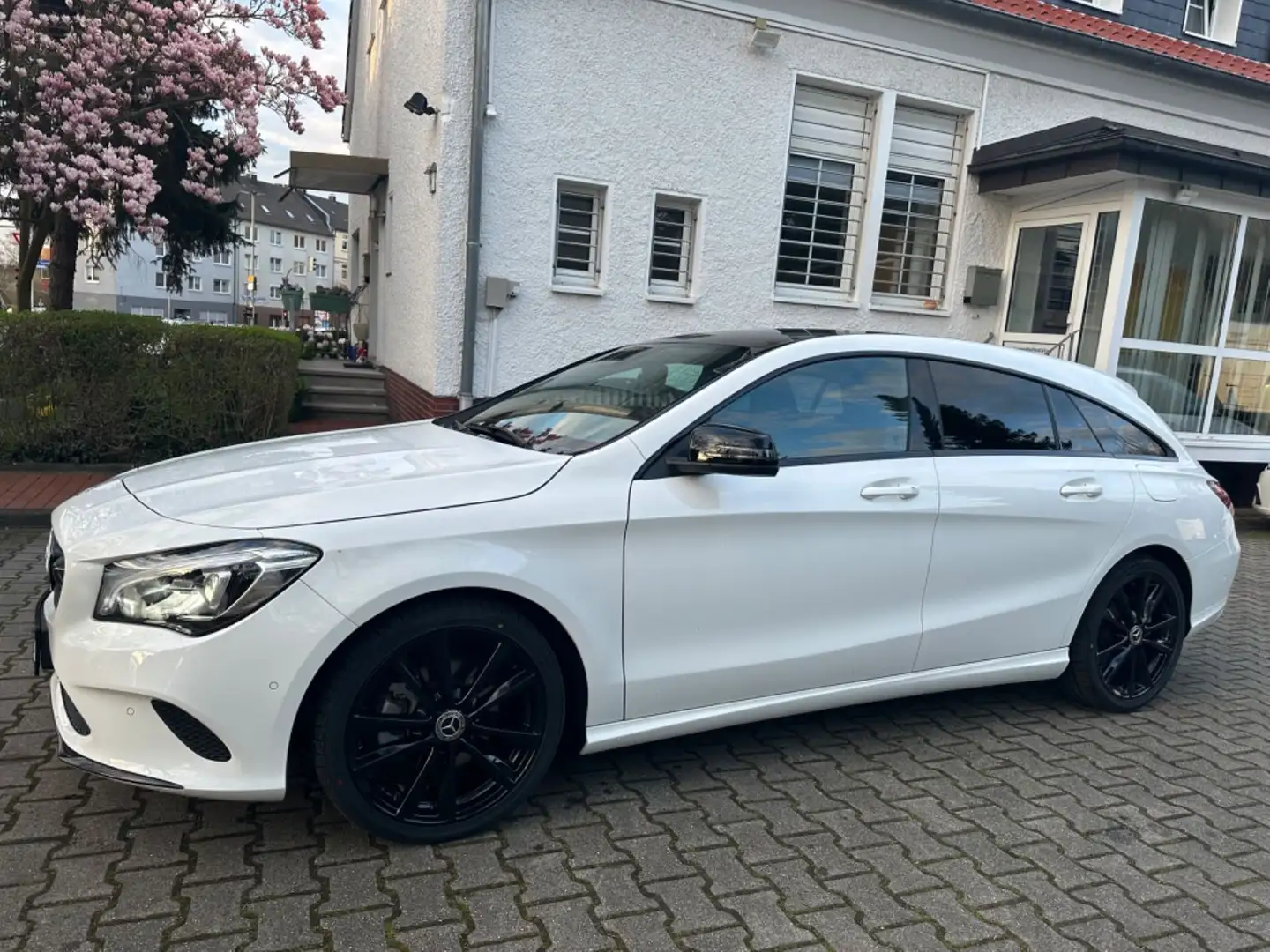 Mercedes-Benz CLA 180 /Panorama/ Weiß - 1