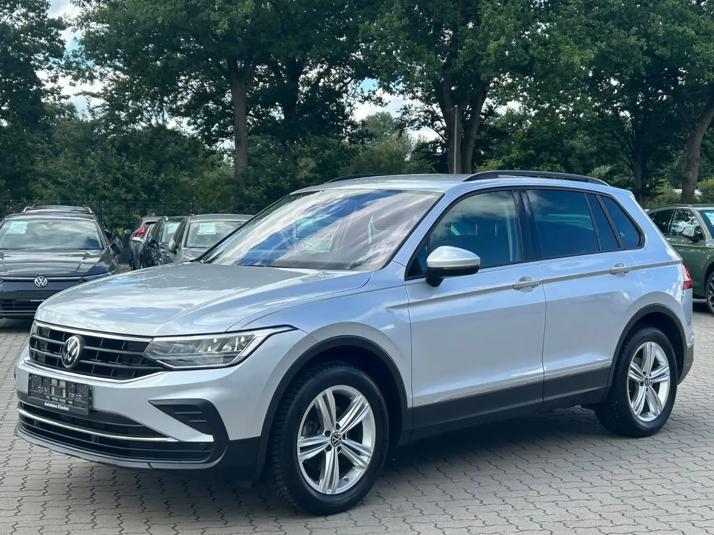 Volkswagen Tiguan Life 2.0 TDI 4Motion °StdHz°AHK°ACC° Silber - 1