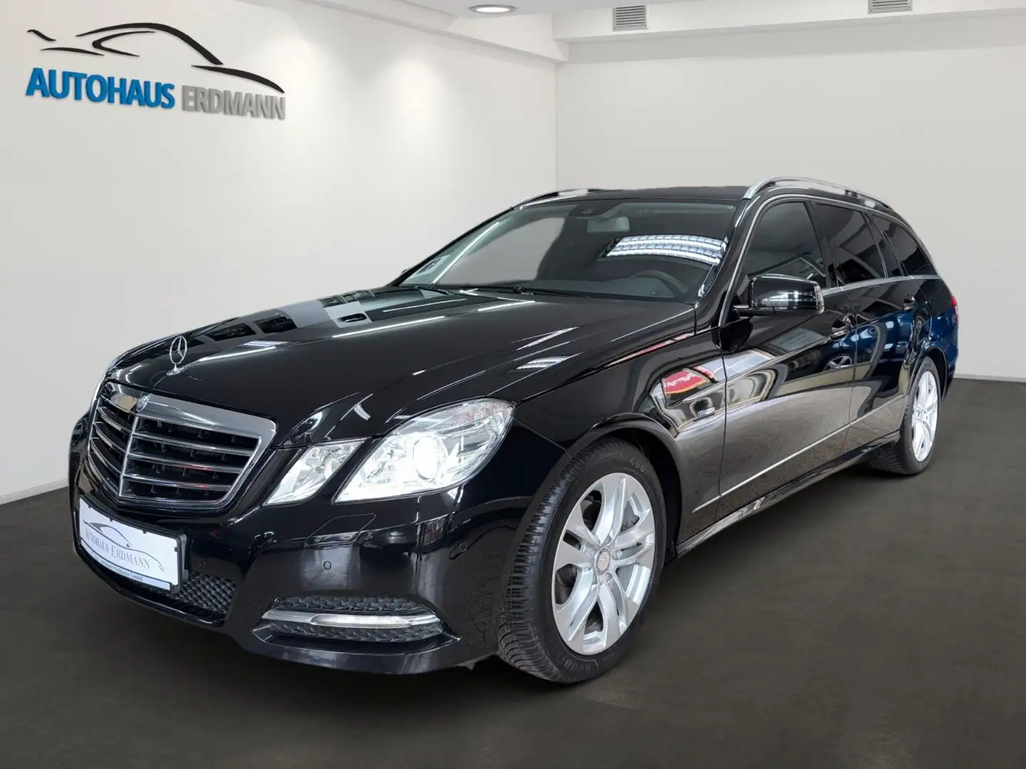 Mercedes-Benz E 200 T CGI Avantgarde*Aut*Navi*Bi-Xenon*el.Heck Negro - 1