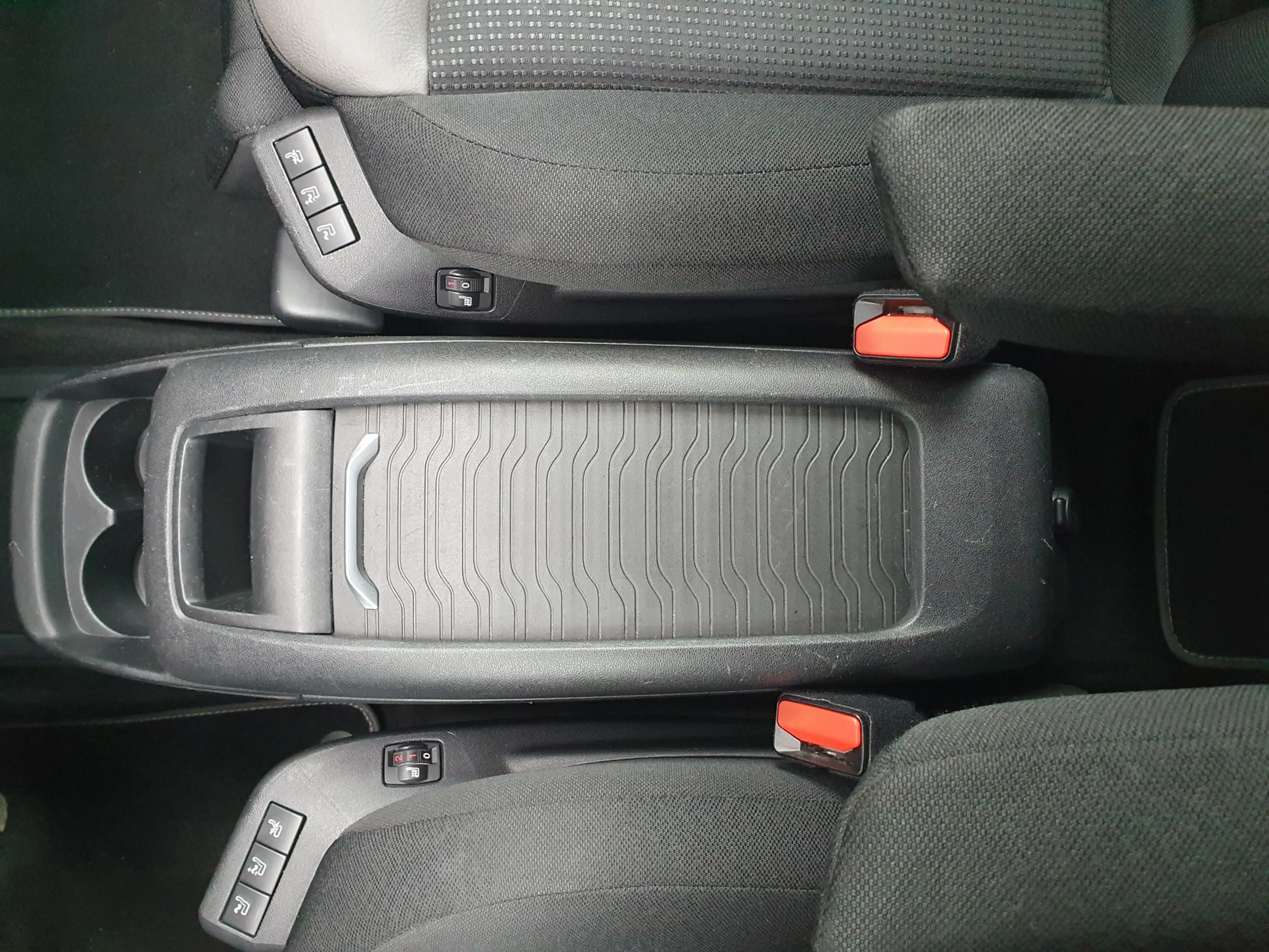 Citroen Grand C4 Picasso 1.2 PureTech Business PDC/TREKH./NAVI/CRUISE/CLIMA — photo 24