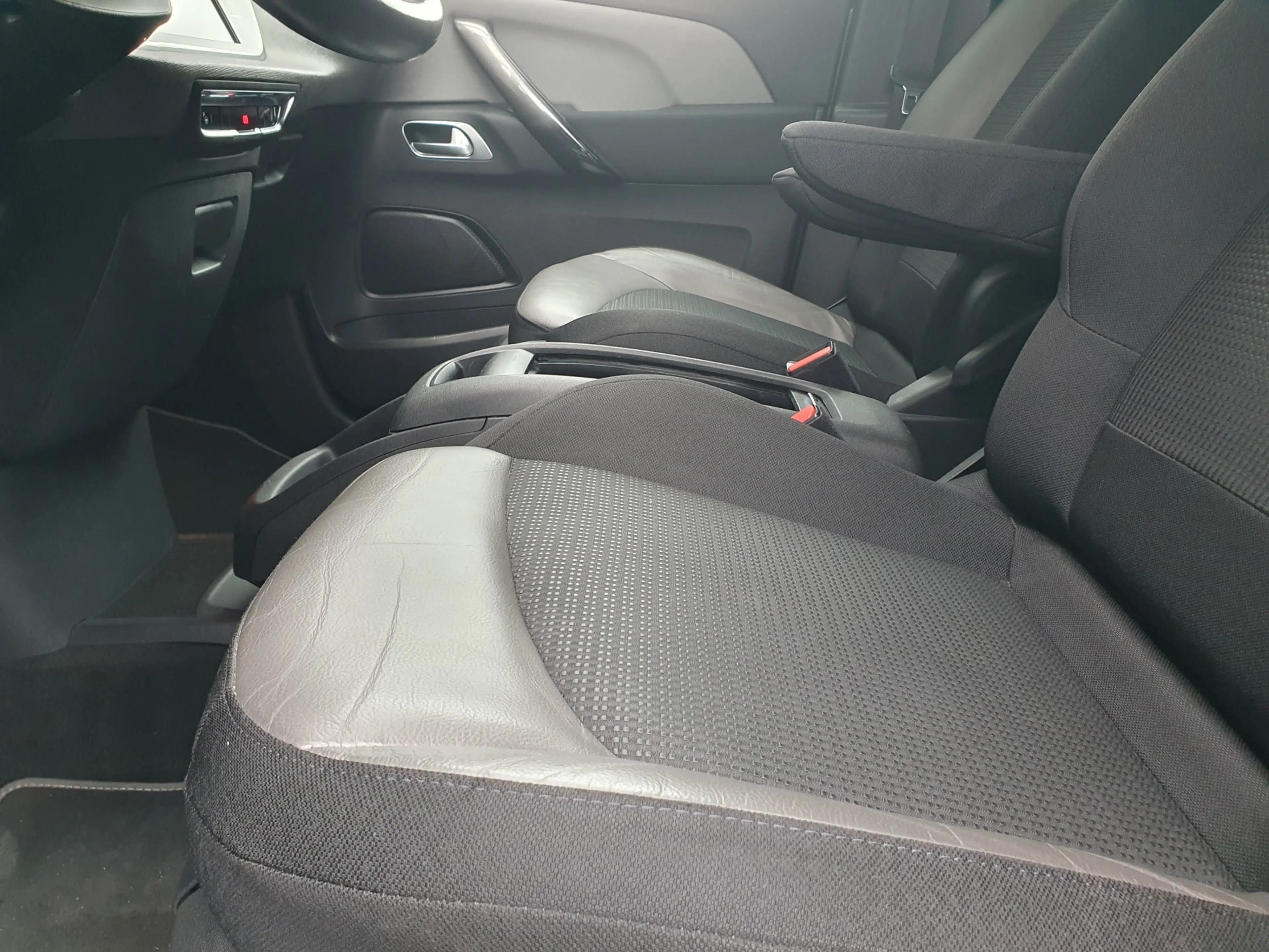Citroen Grand C4 Picasso 1.2 PureTech Business PDC/TREKH./NAVI/CRUISE/CLIMA — photo 47