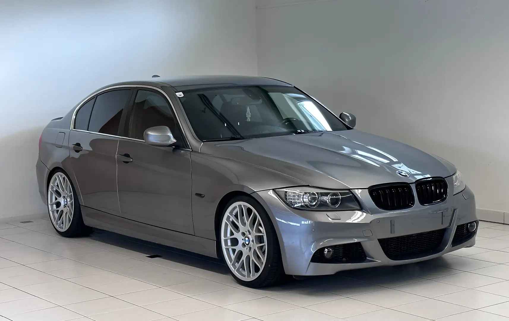 BMW 335 335i M-Paket*Liebhaberfahrzeug* Beschreibung LESEN Grey - 1