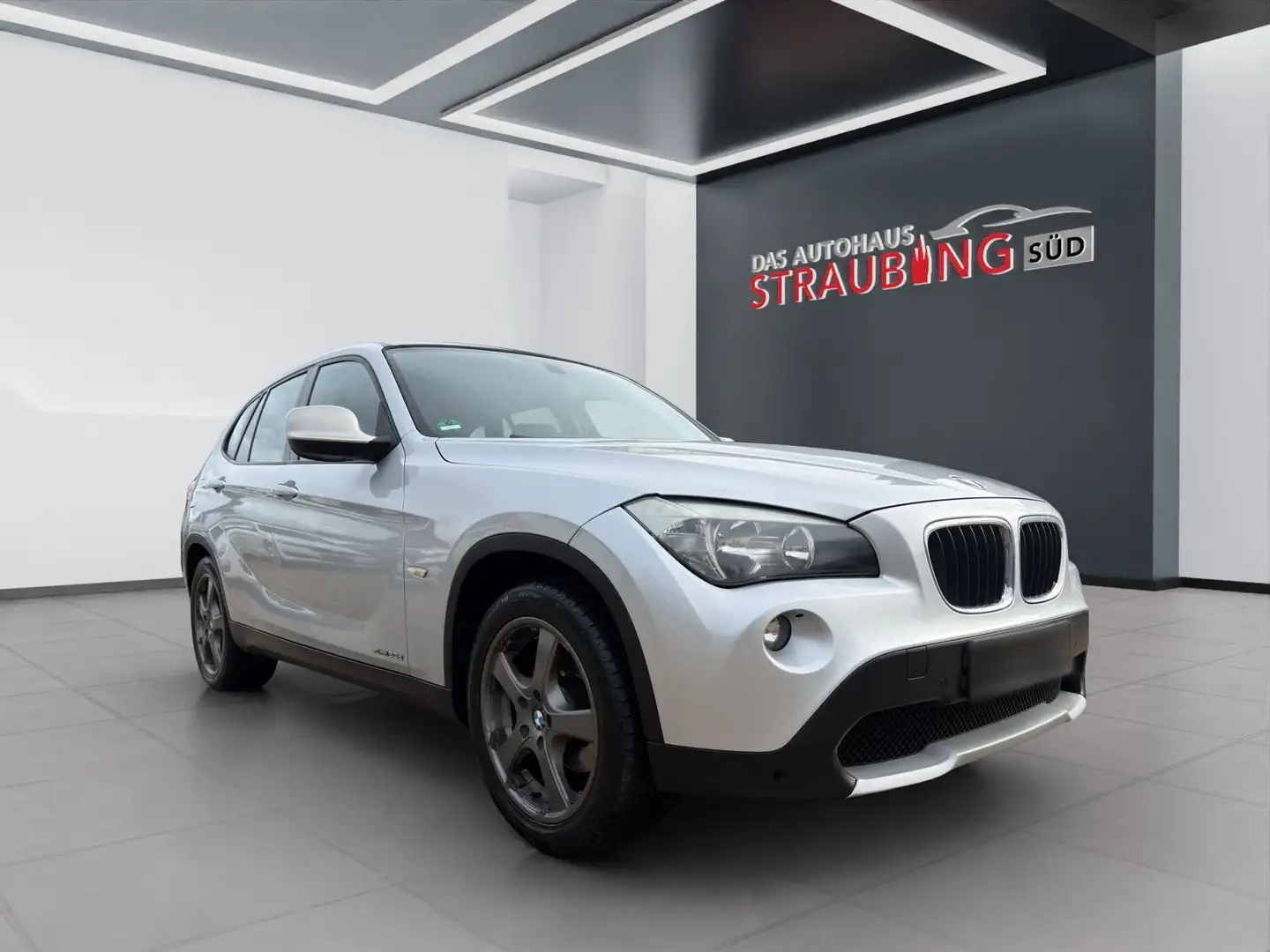 BMW X1 20 d xDrive KLIMAAUTOMATIK*EURO5*ALU*AHK Silber - 1