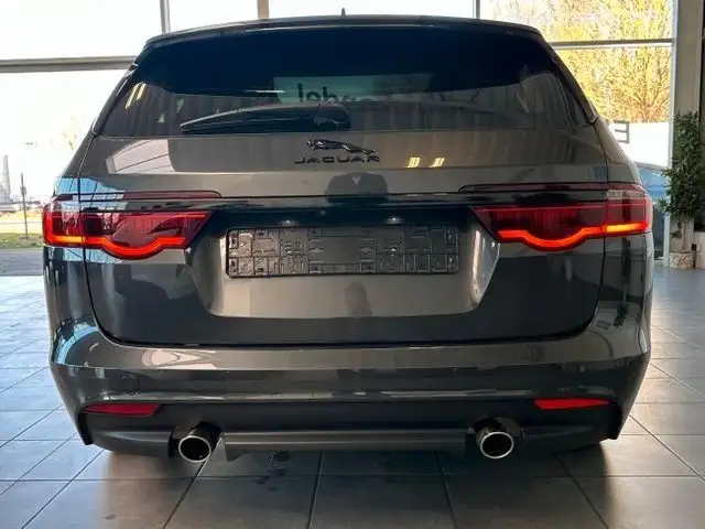 Jaguar XF view 7