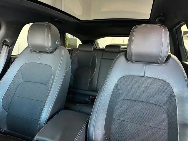 Jaguar XF view 9