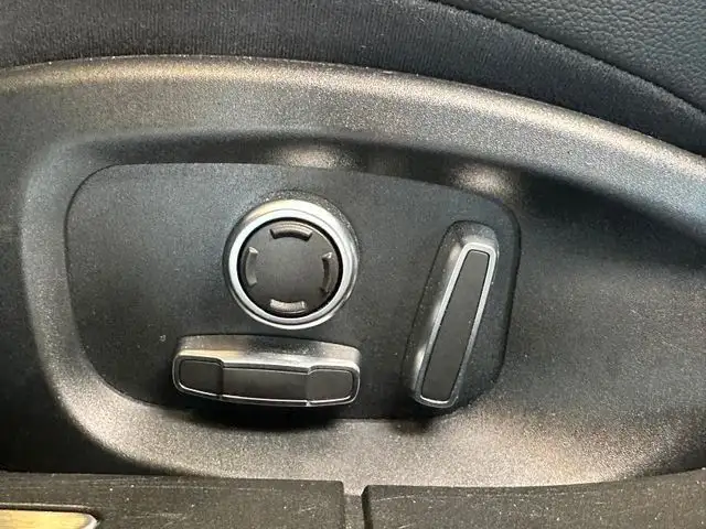 Jaguar XF view 11