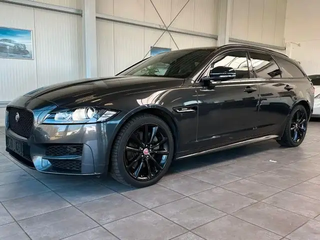 Jaguar XF view 3