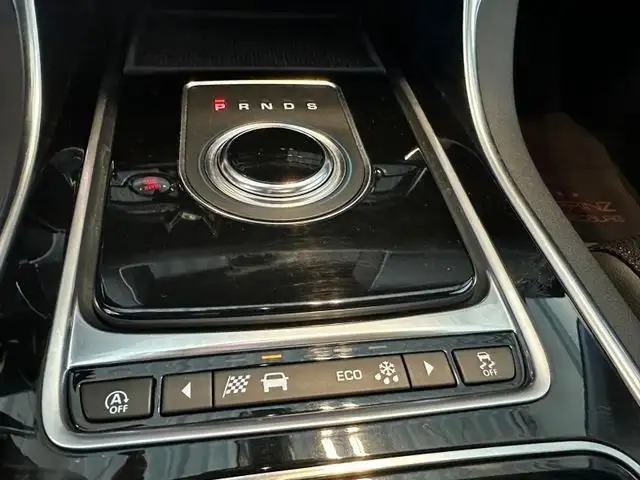 Jaguar XF view 13