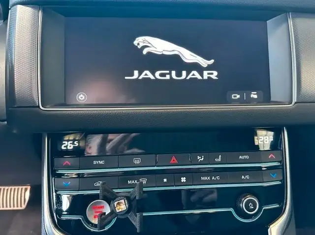 Jaguar XF view 12