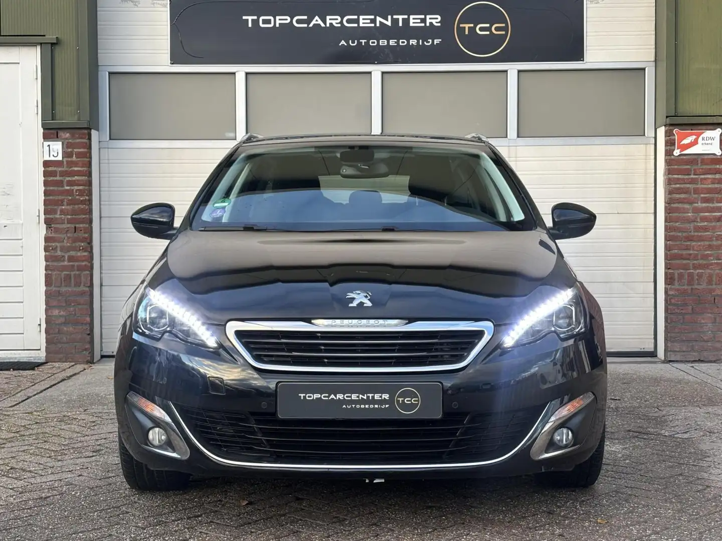 Peugeot 308 SW 1.2 Blue Leas/PANO/NAVI/CRUISE/PARKS/APK/NAP Schwarz - 2