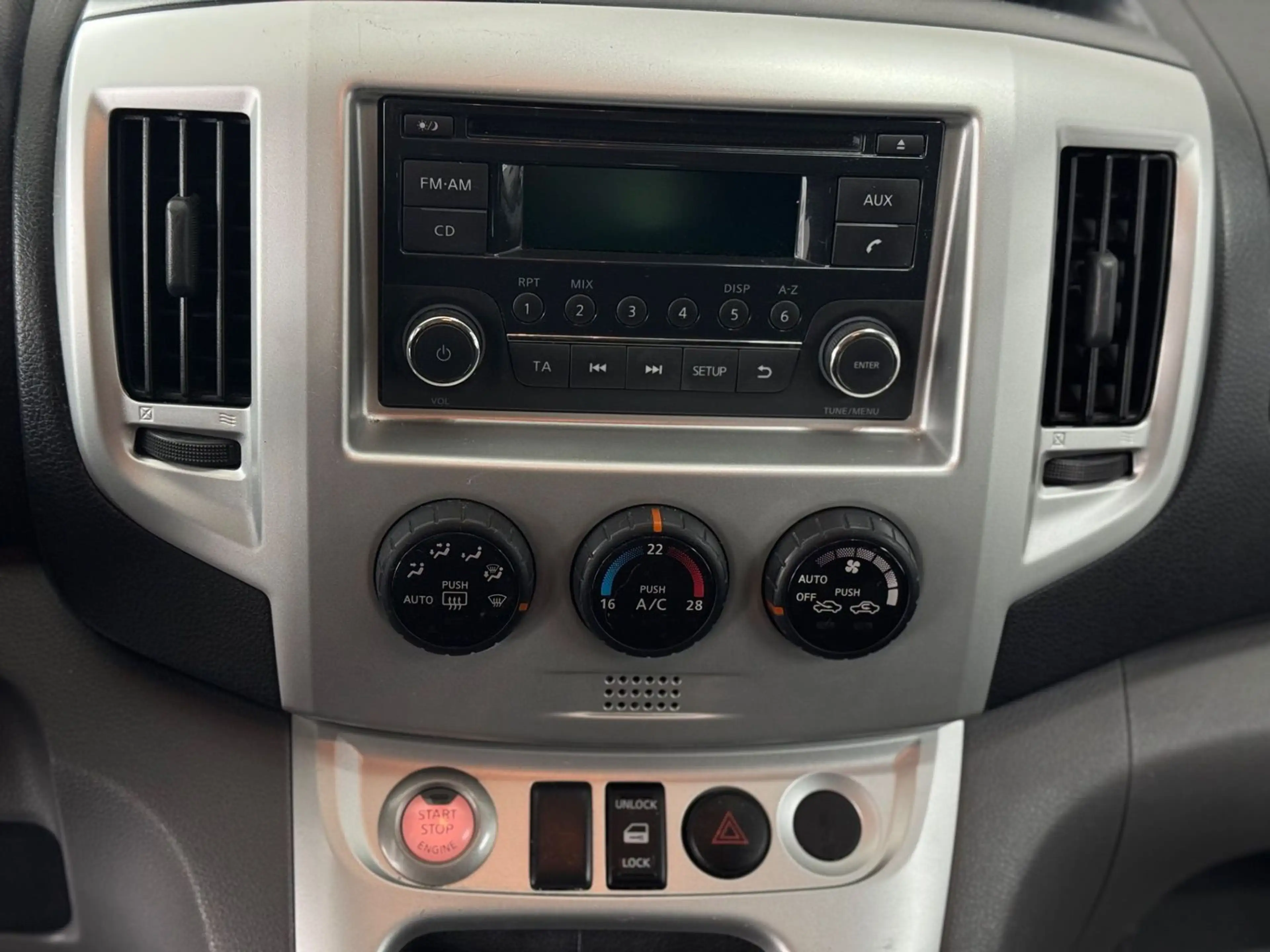 Nissan NV200 Evalia Behindertengerecht-Rampe 4+1 — photo 13