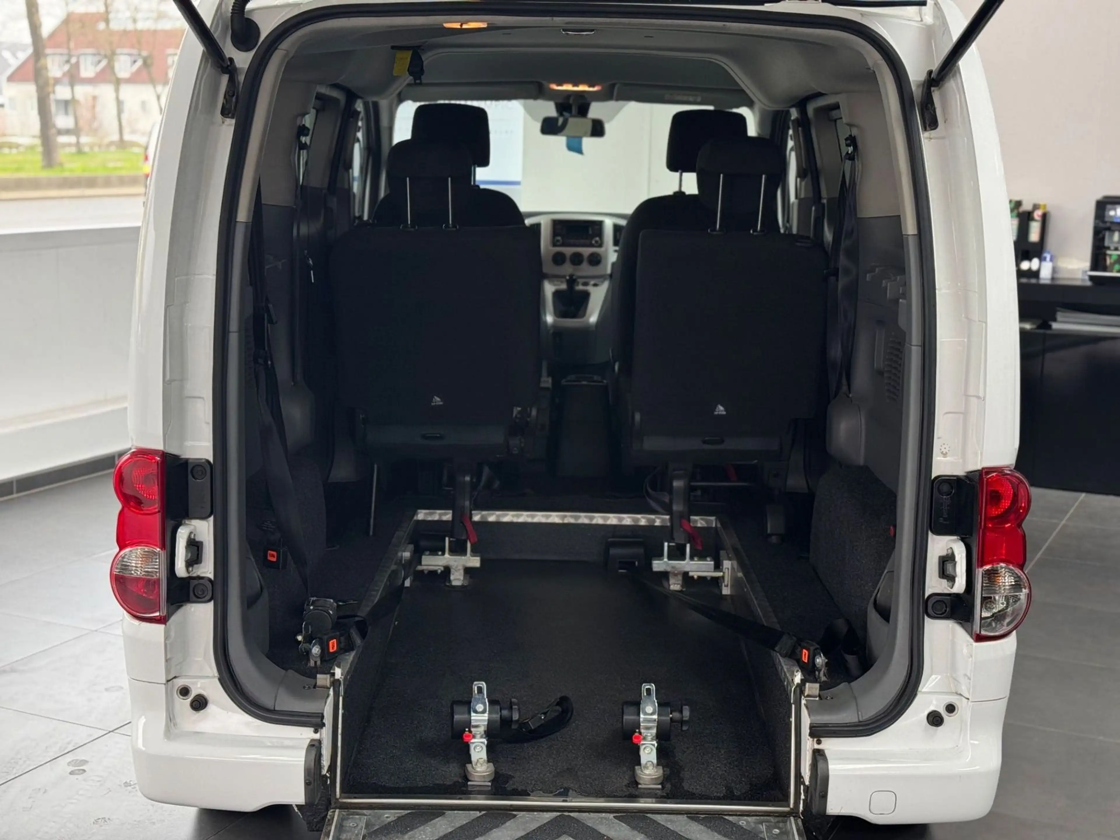 Nissan NV200 Evalia Behindertengerecht-Rampe 4+1 — photo 12